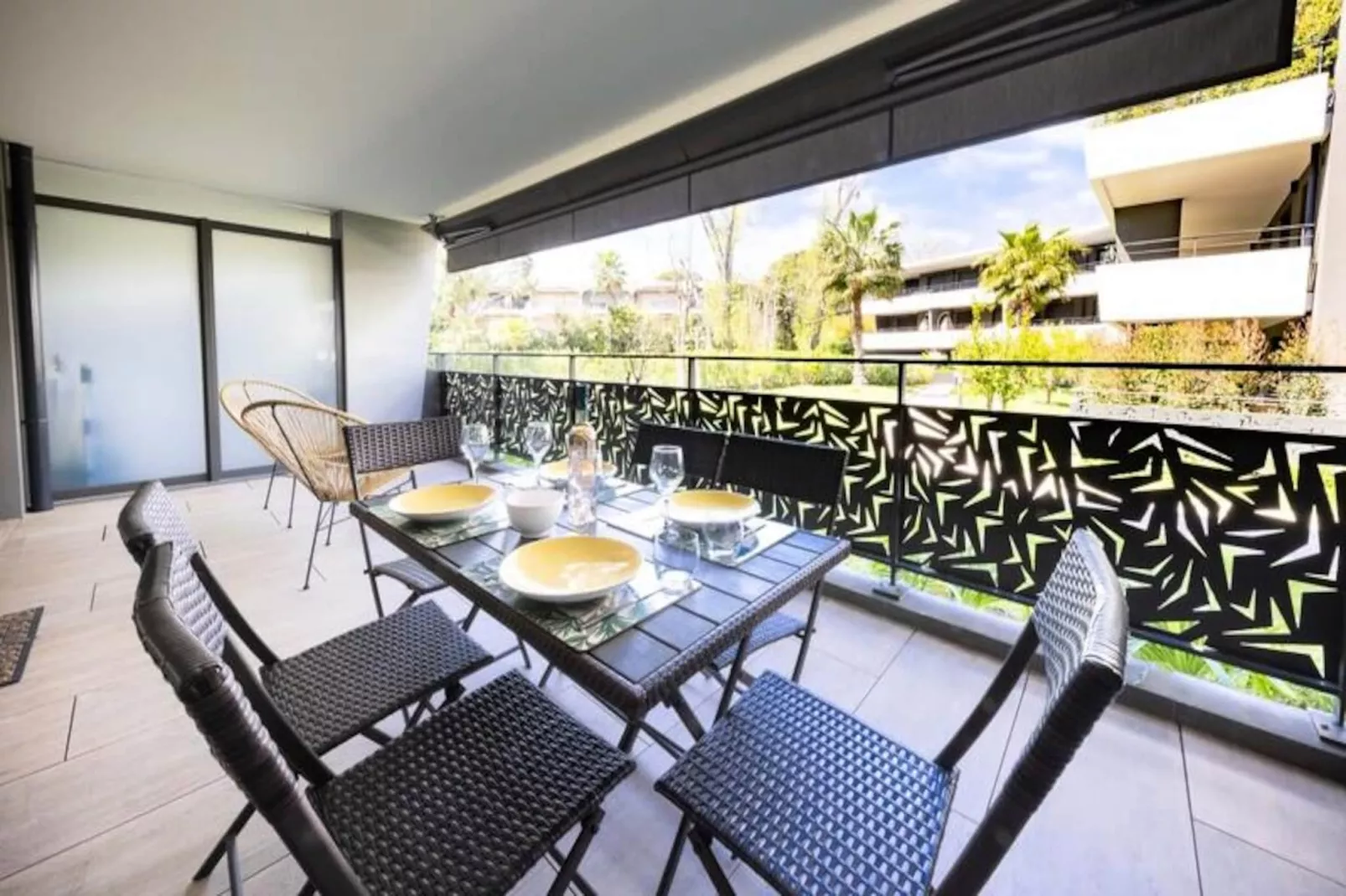 06ah - Superbe T2 Les Pieds Dans L'eau - Piscine-Image-tags.