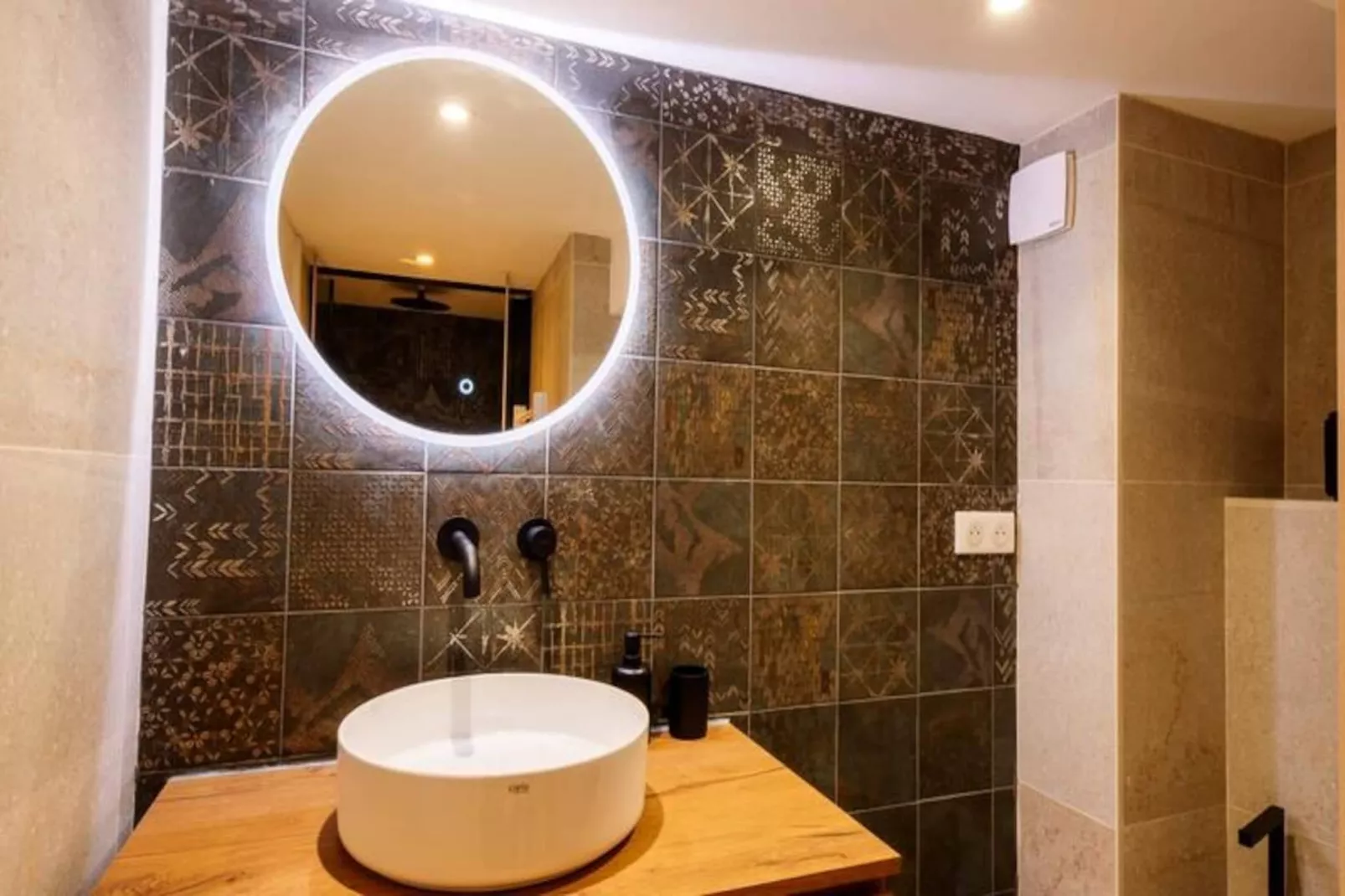 06a2 - Cœur Du Vieux Nice: Bel Appartement Rénové-Image-tags.