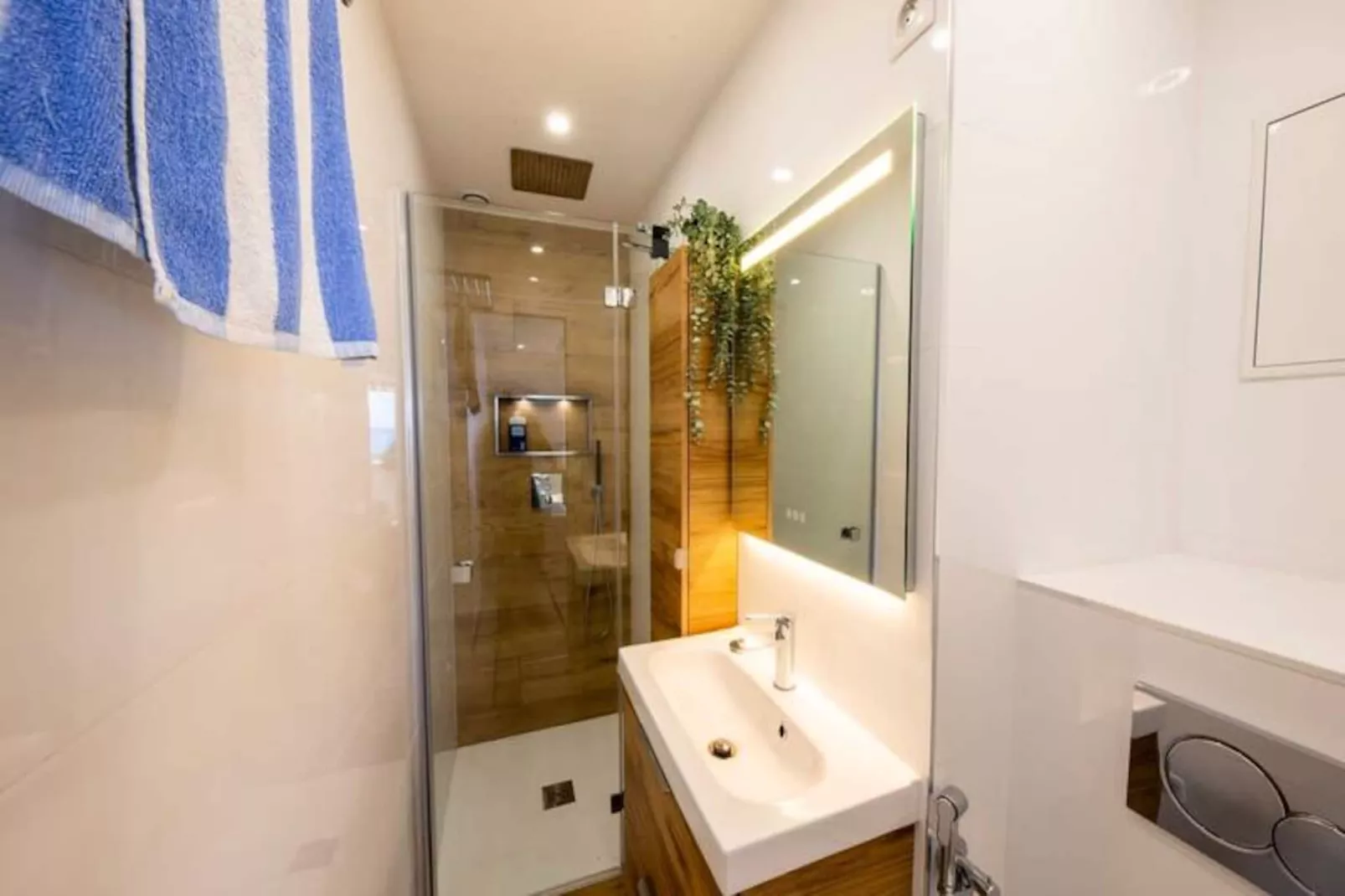 06k1 - Face &agrave; La Mer T2 R&eacute;nov&eacute; - Terrasse &ndash;parking-Image-tags.