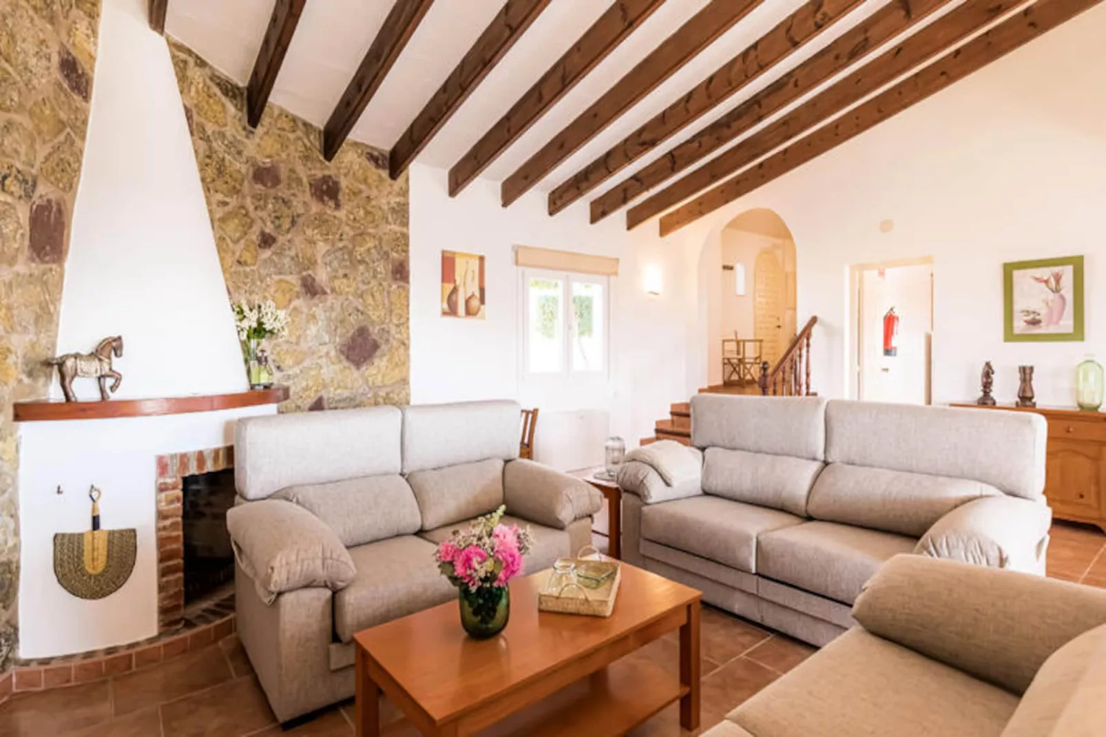 Maison à Son Bou-Image-tags.