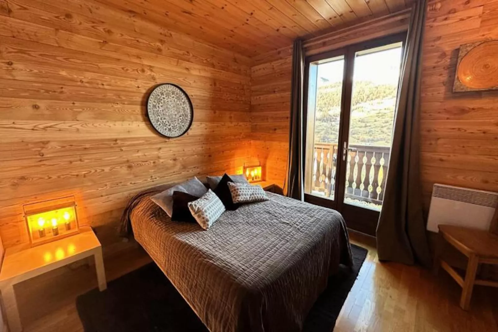 Chalet Emelthi-Image-tags.