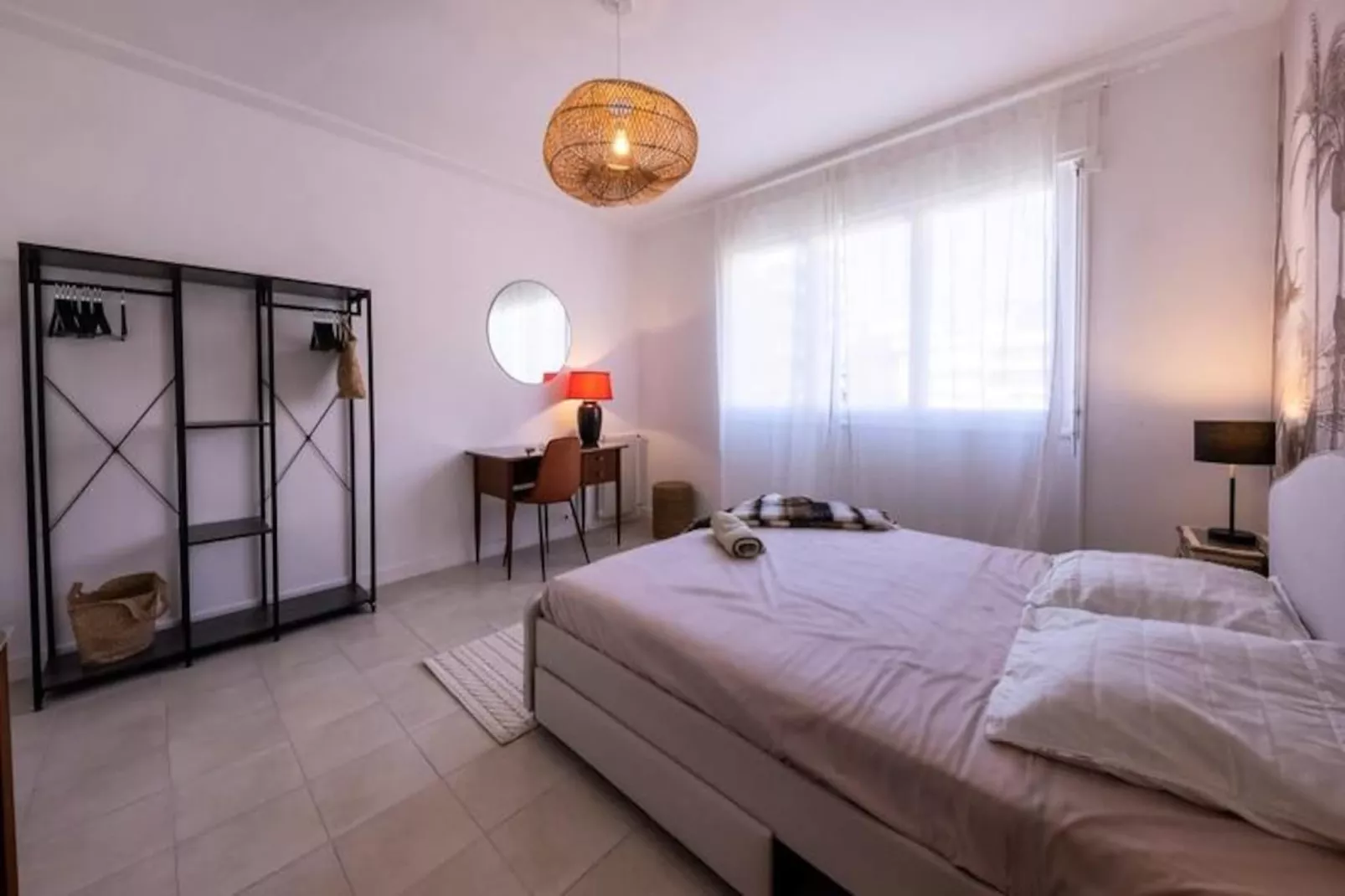 06b - Beau 2 Pi&egrave;ces R&eacute;nov&eacute; Avec Terrasse Vue Mer-Image-tags.