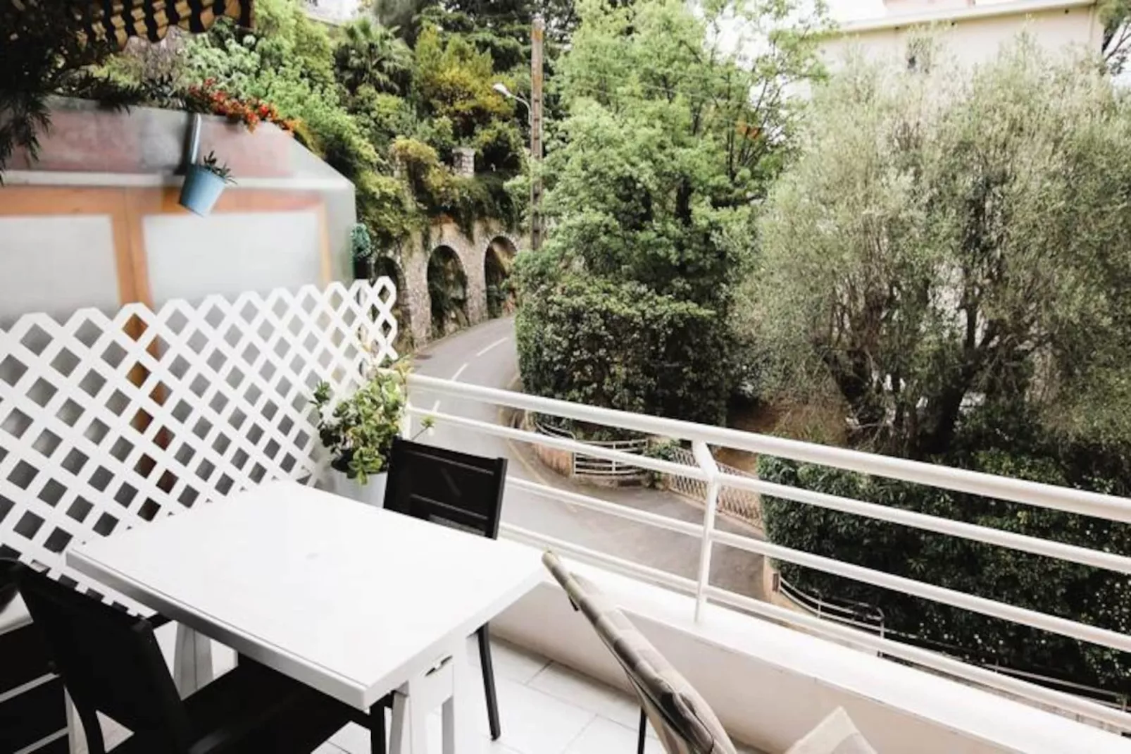 Résidence Studio De 35m² Très Proche De La Croisette-Image-tags.