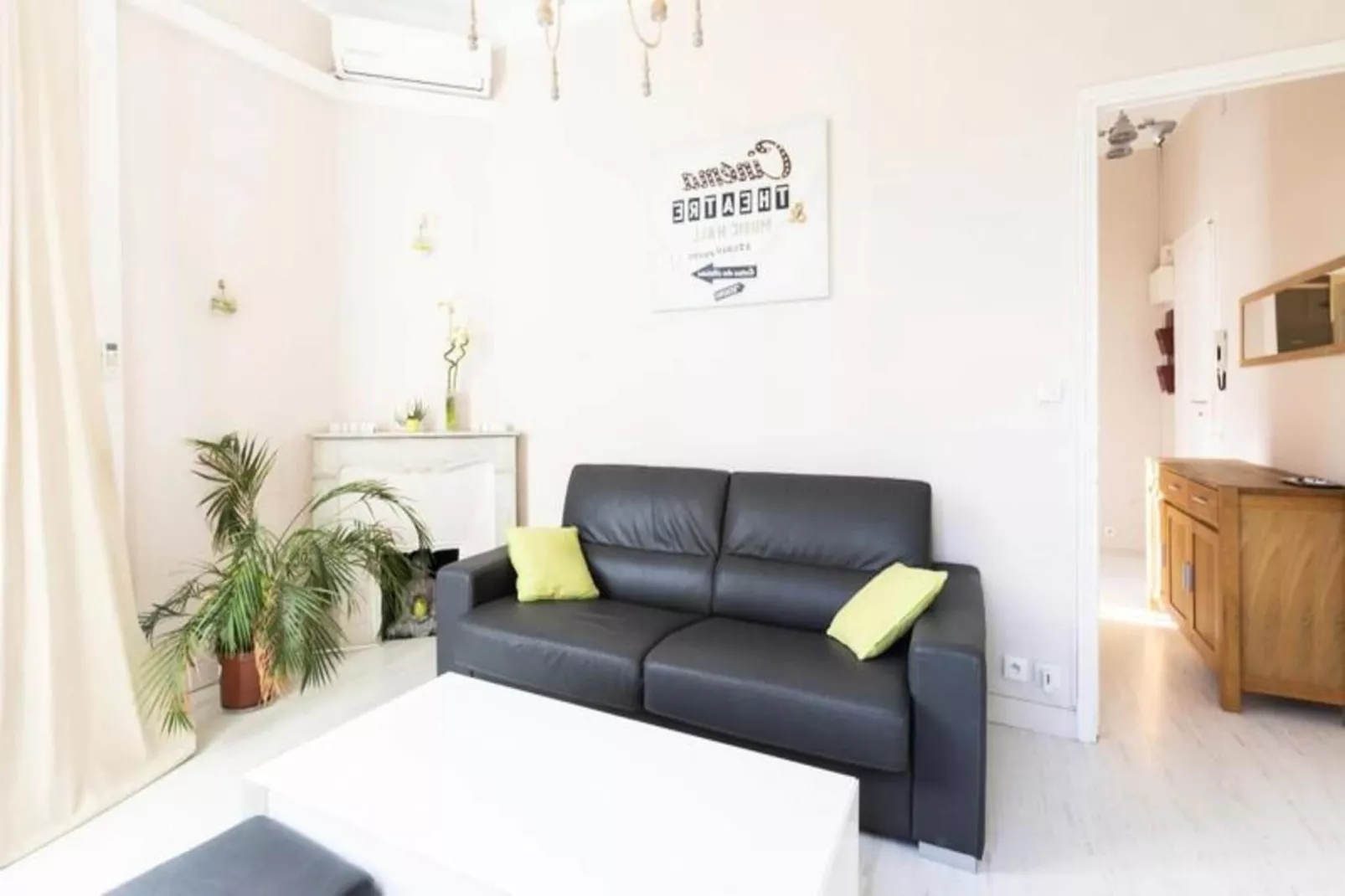 Résidence Appartement 39 M2 En Plein Centre Ville De Cannes, Climatis&eacute;-Buitenkant zomer