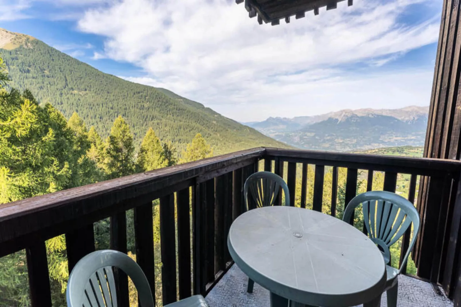 Résidence Le MÉale-Uitzicht zomer