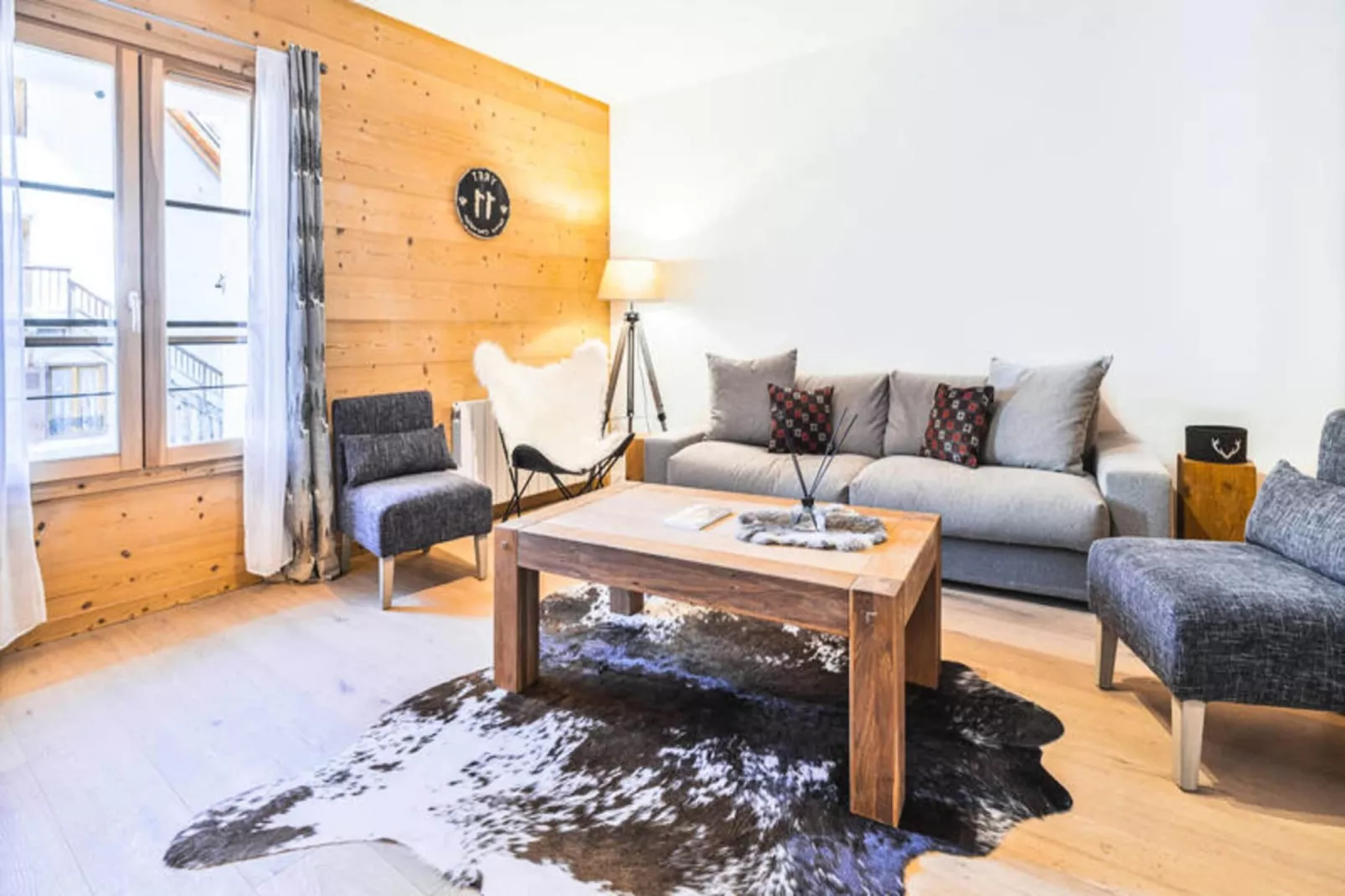 Résidence Cerf Che-Buitenkant zomer