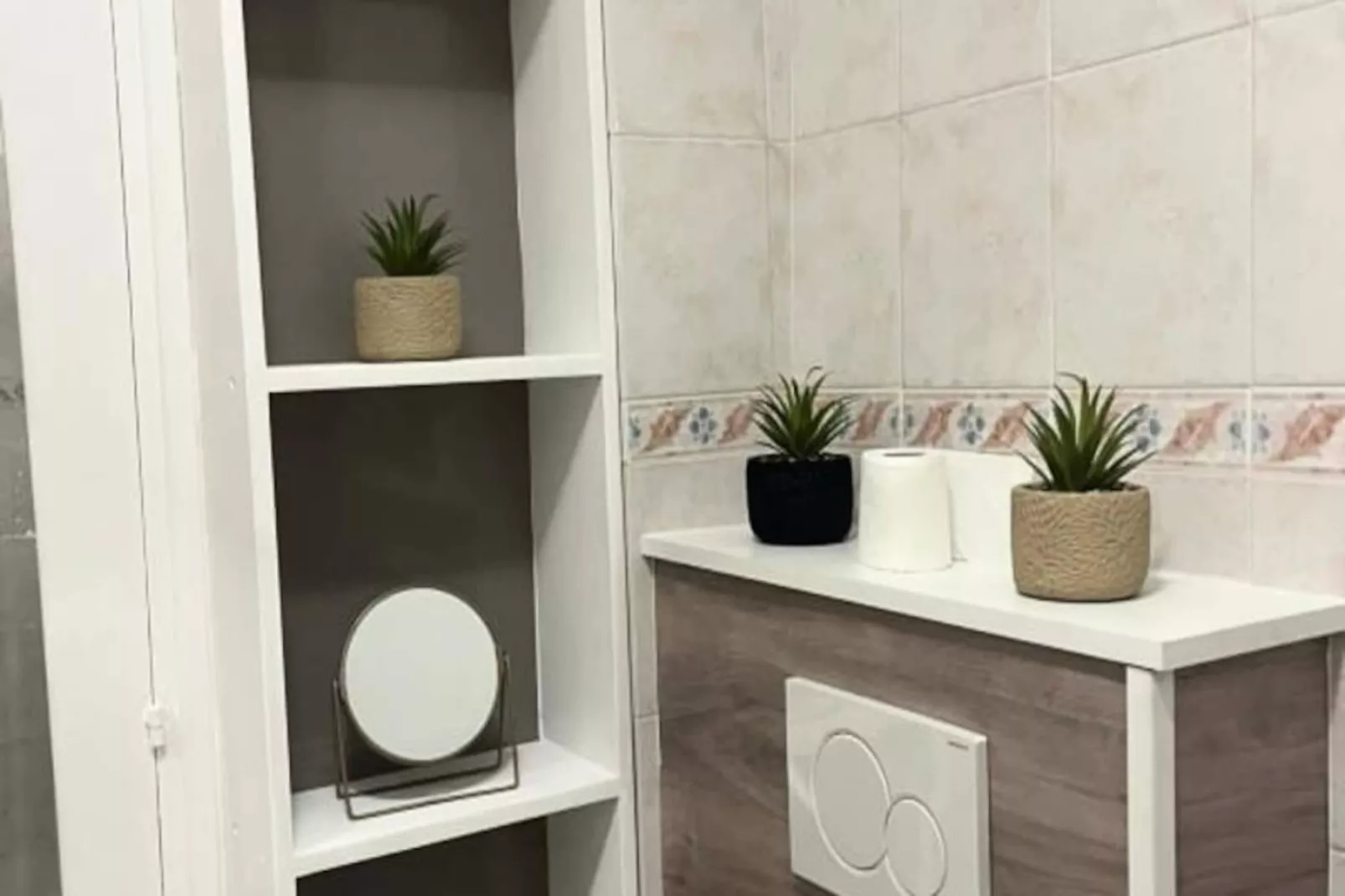 06bq : Studio &agrave; Deux Pas Des Plages-Image-tags.