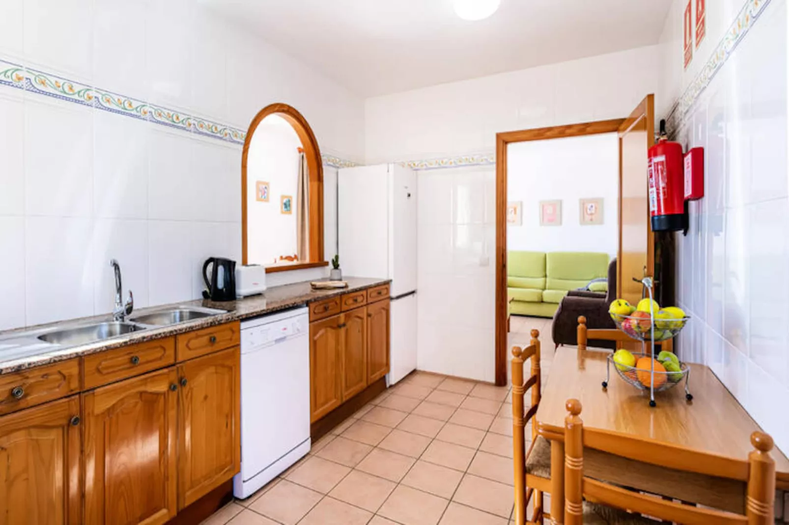 Maison à Son Bou-Image-tags.