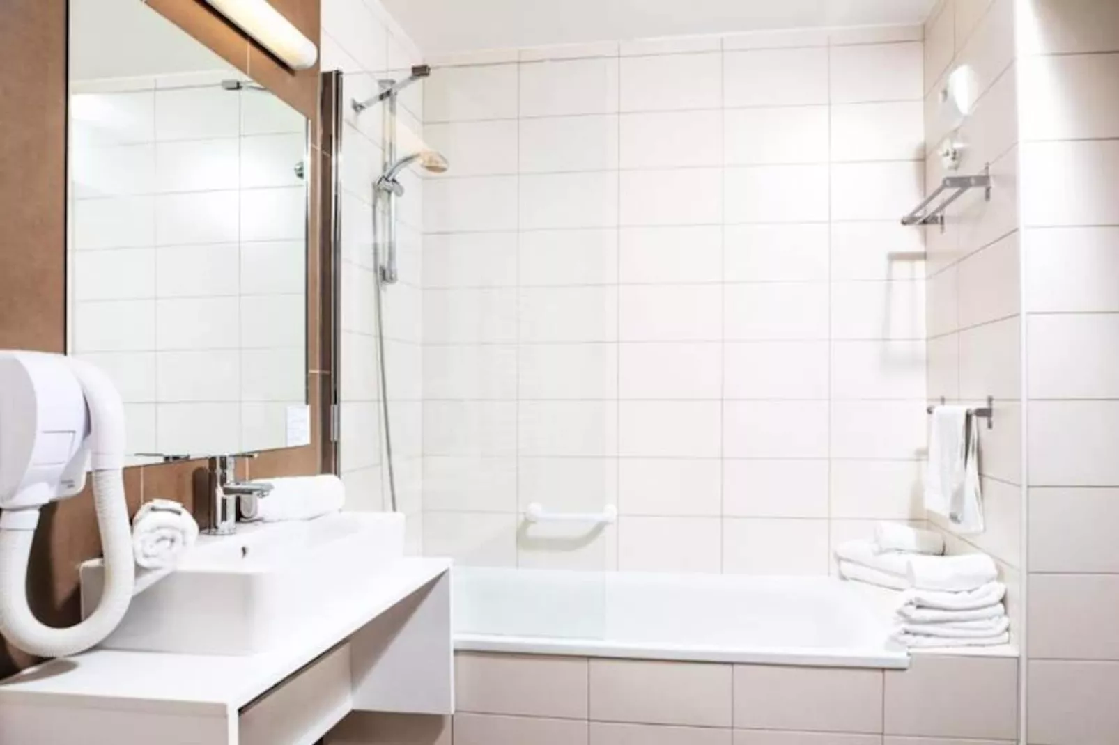 SOWELL RÉSIDENCES New Chastillon****-Image-tags.