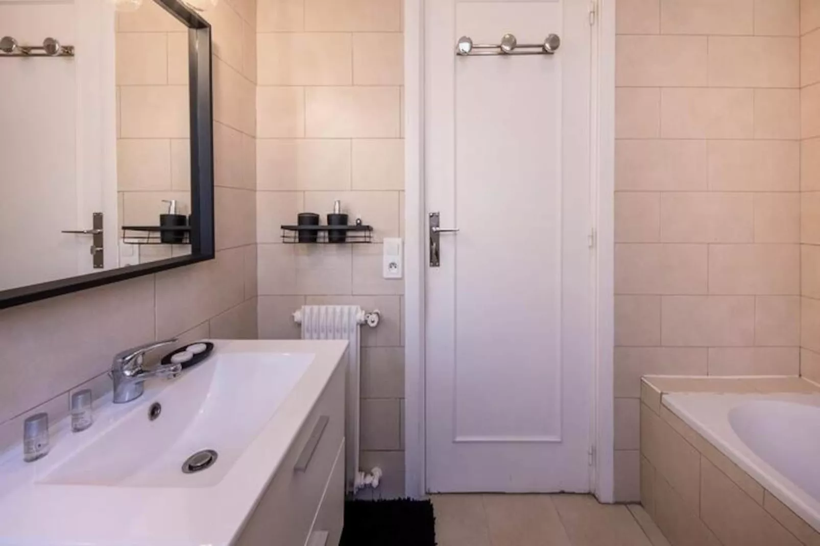 06b - Beau 2 Pi&egrave;ces R&eacute;nov&eacute; Avec Terrasse Vue Mer-Image-tags.