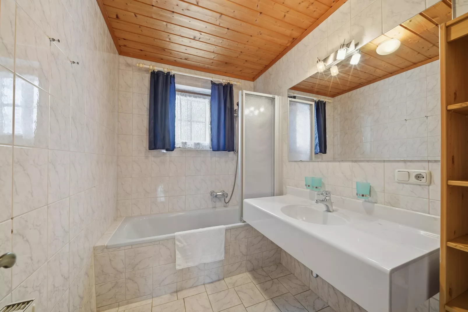 Apartment "Sonnberg & Schattberg"-Badkamer