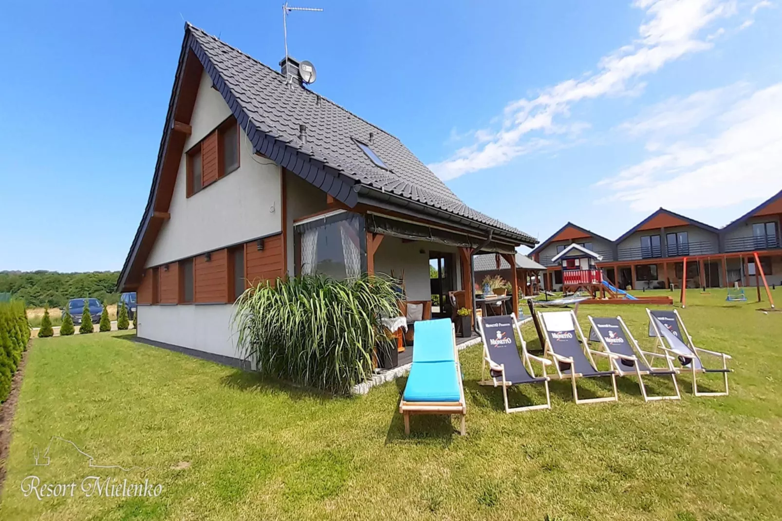 Dom MARCO POLO w Mielenku-Tuinen zomer