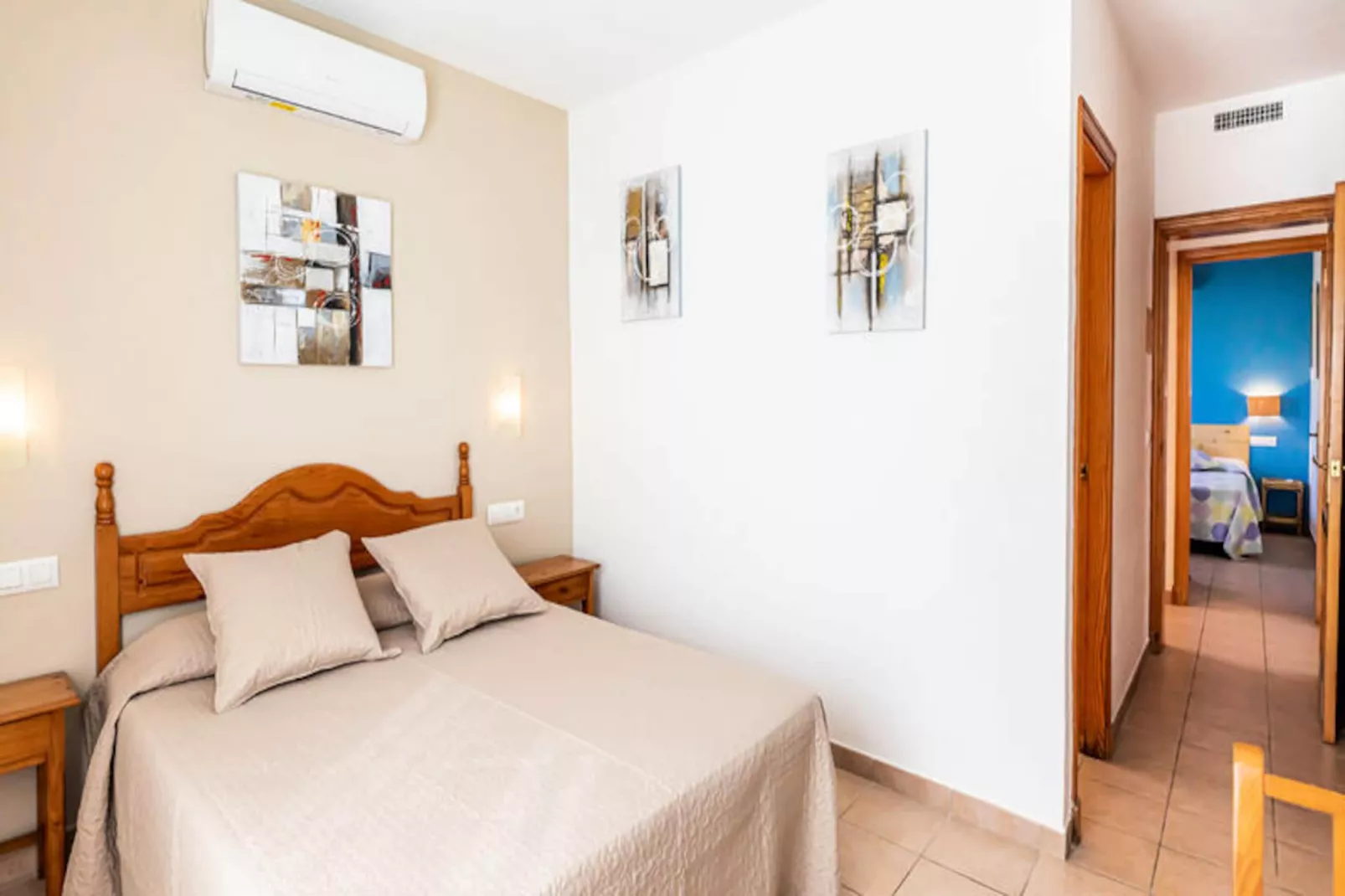 Maison à Son Bou-Image-tags.