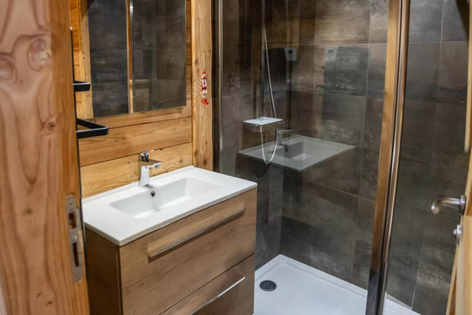 Résidence Pramouton-Badkamer