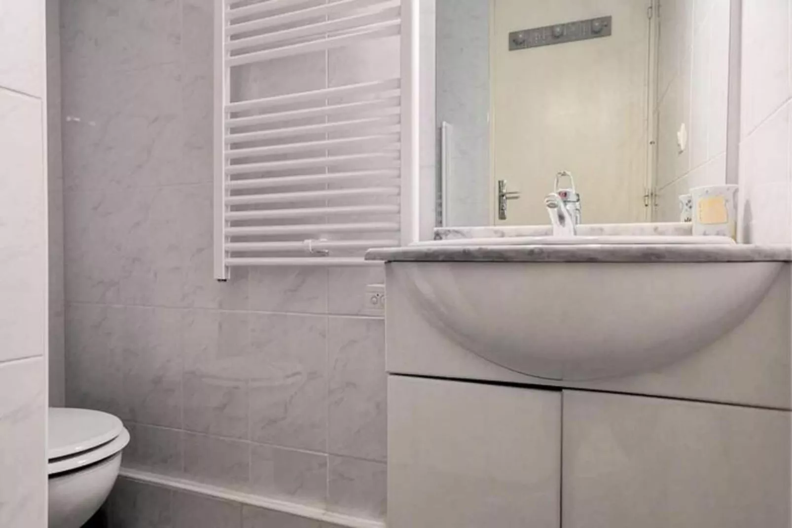 Résidence Grande Bleue-Badkamer