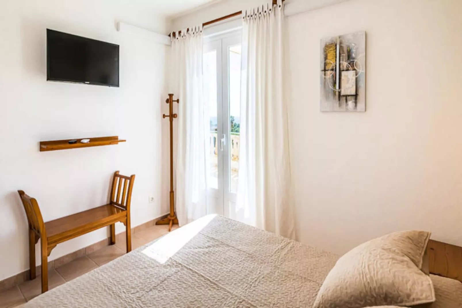 Maison à Son Bou-Image-tags.