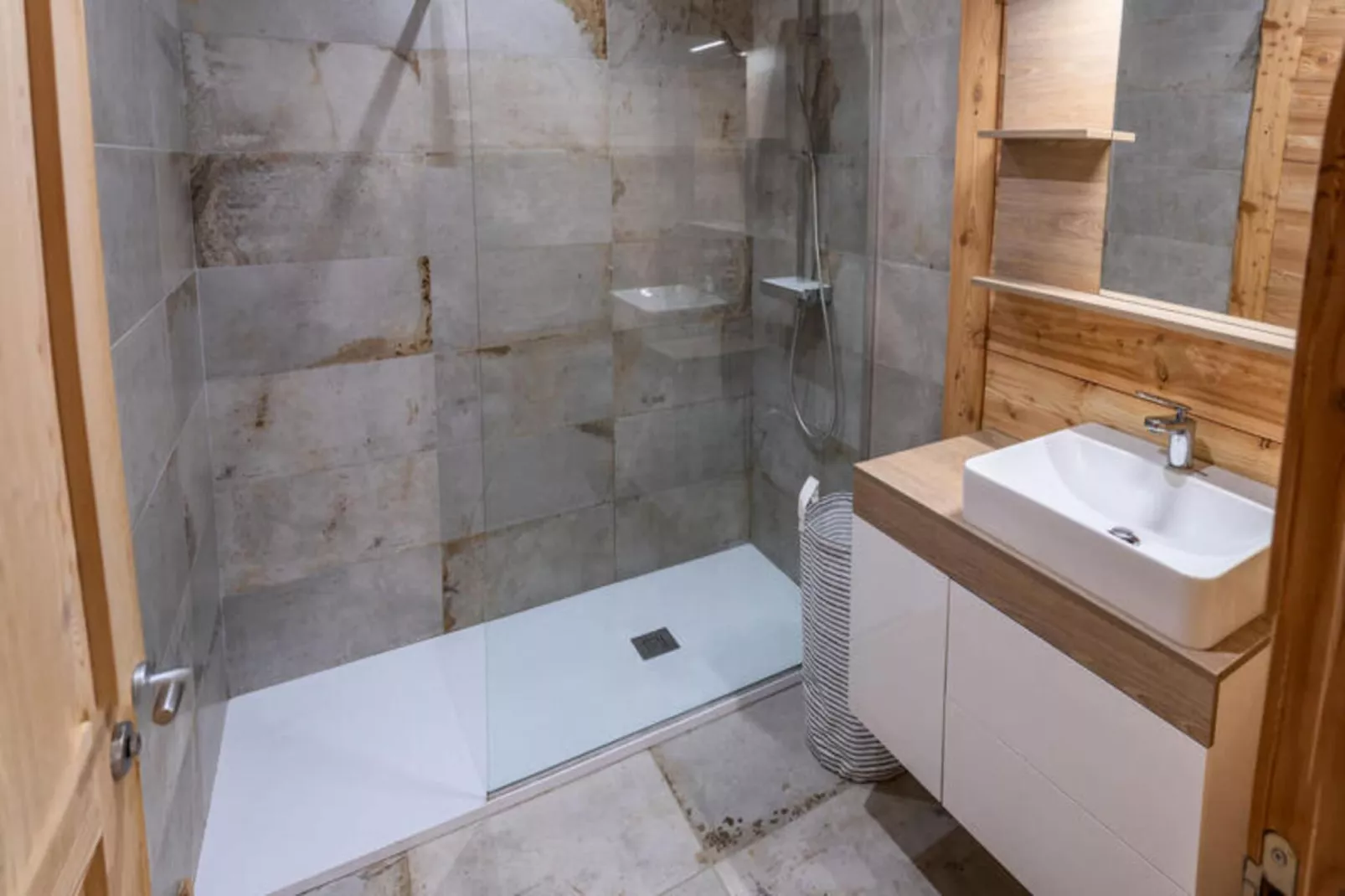 Résidence Pramouton-Badkamer