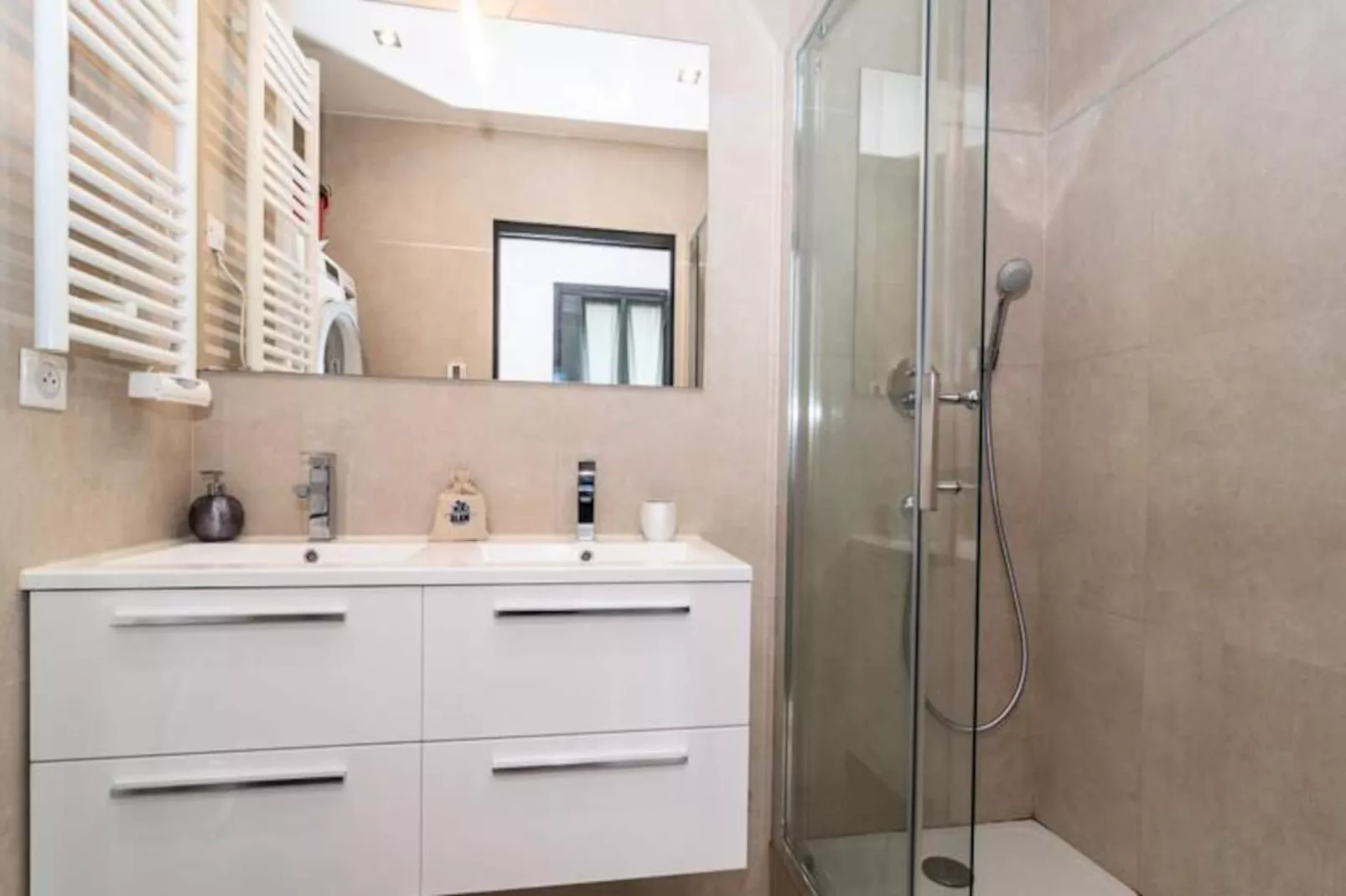 3 Pcs Design Centre Cannes - Croisette Et Palais 5 Mn - Olam Properties-Image-tags.