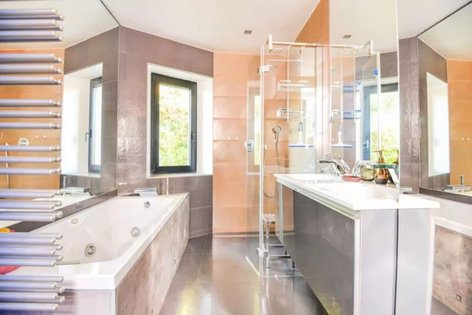 Villa Notre-dame - Piscine Parking 4 Chambres-Image-tags.