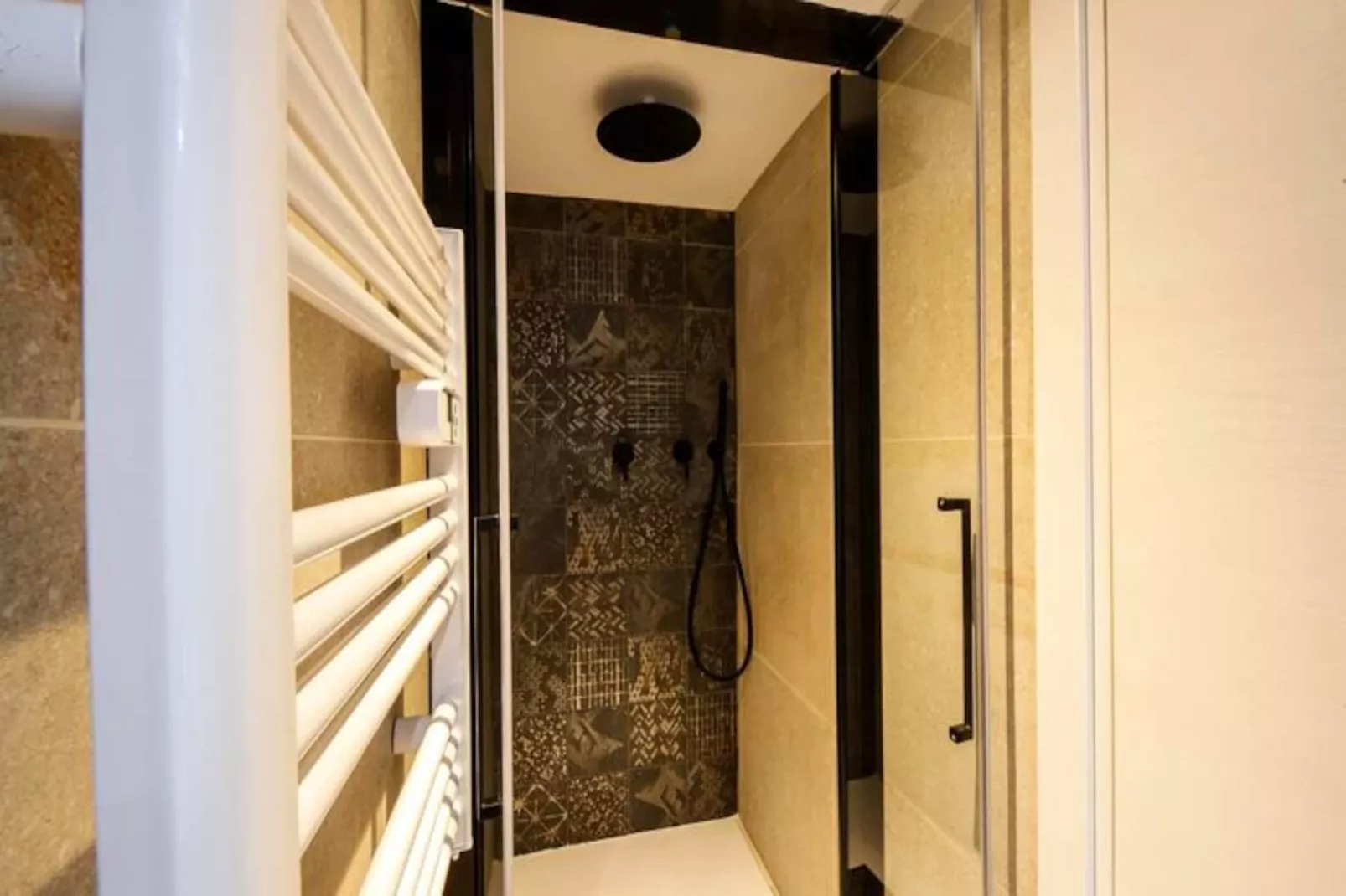 06a2 - Cœur Du Vieux Nice: Bel Appartement Rénové-Image-tags.