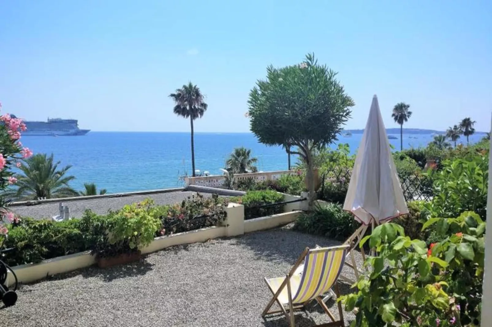 Résidence Appartement 145 M2 Face &agrave; La Mer / Acc&egrave;s Priv&eacute; &agrave; La Mer-Buitenkant zomer