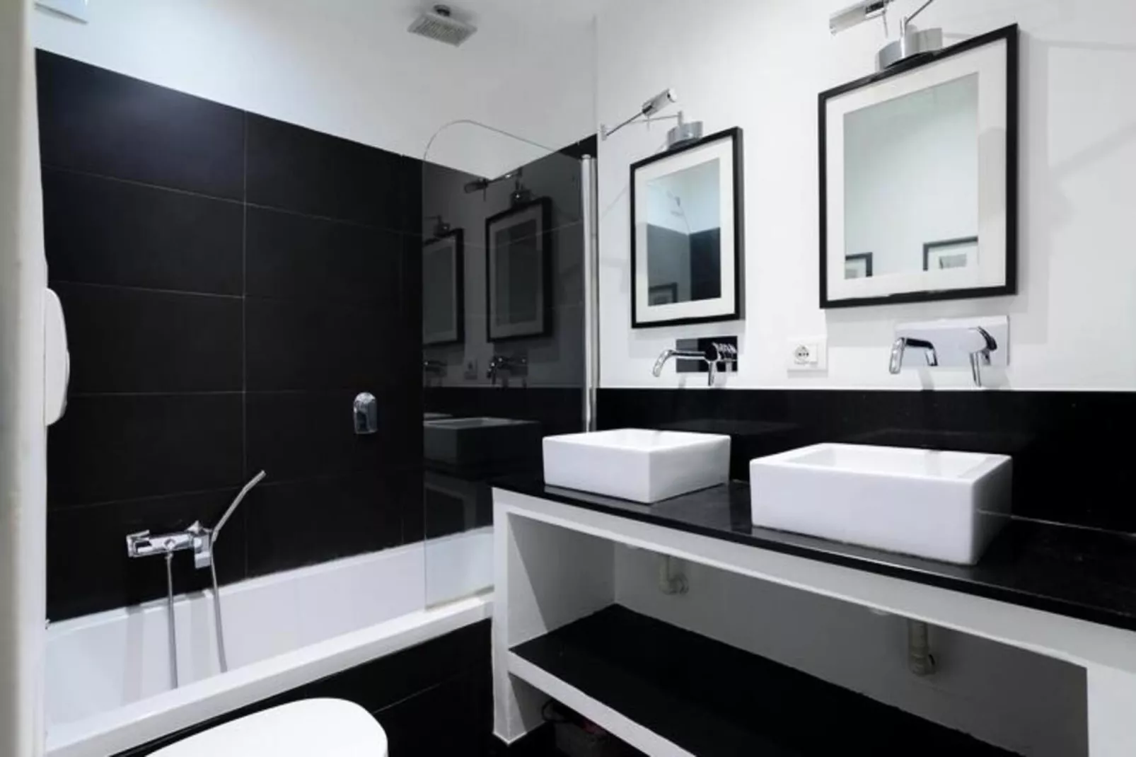 06a4 - Situation Exceptionnelle Au Port De Nice-Badkamer