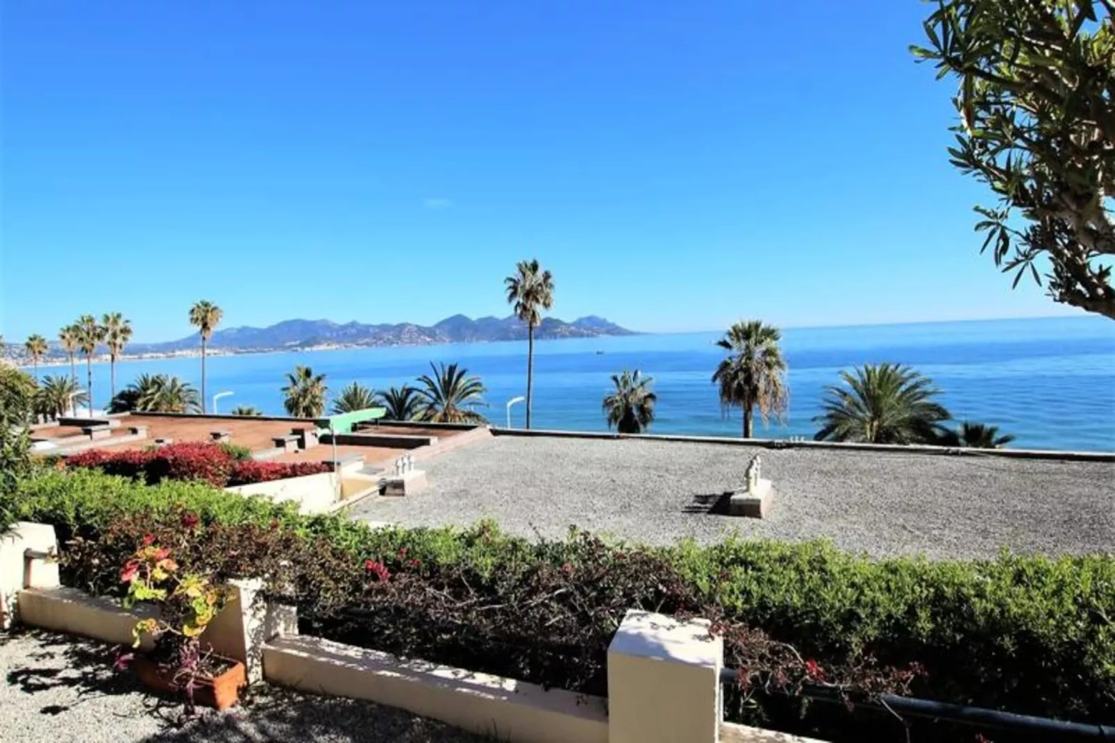 Résidence Appartement 145 M2 Face &agrave; La Mer / Acc&egrave;s Priv&eacute; &agrave; La Mer-Buitenkant zomer