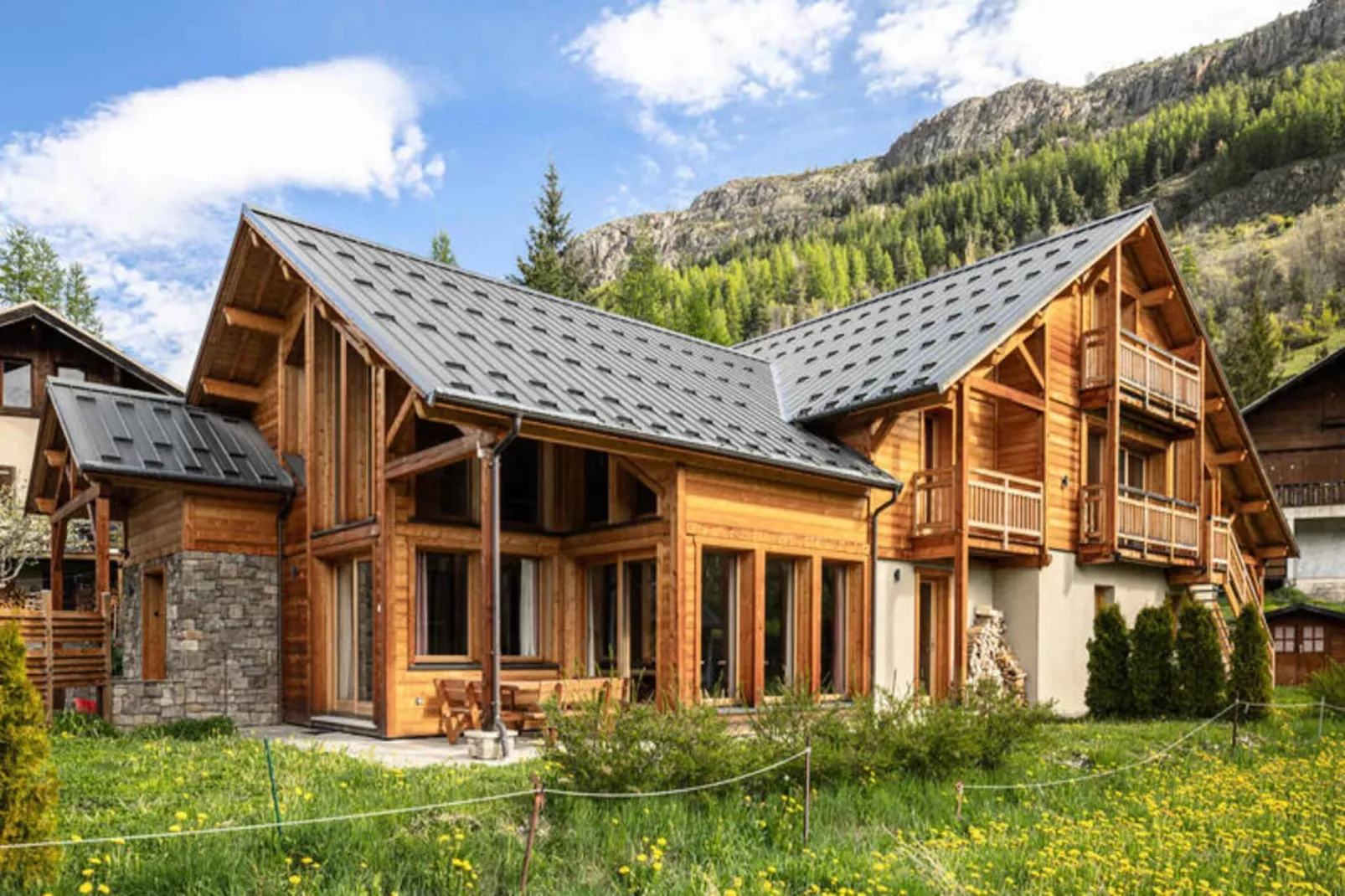 Résidence Marmottant-Buitenkant zomer