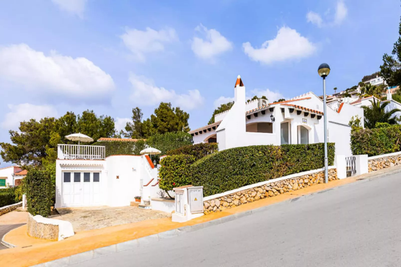 Maison à Son Bou-Image-tags.