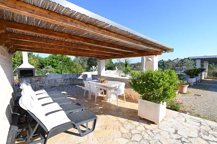 Holiday home Cisternino-Trullo Ulivo Antico-Terrasbalkon