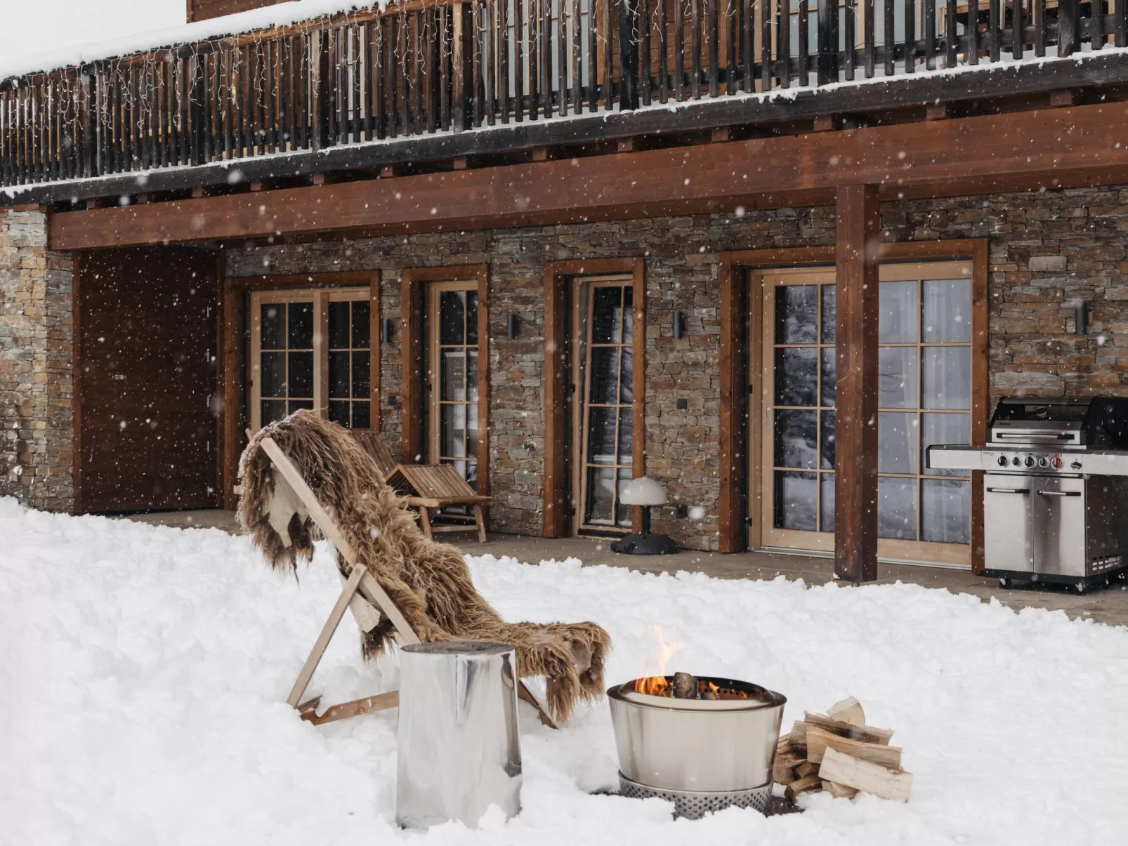 Royal Mountain Lodge-Buiten