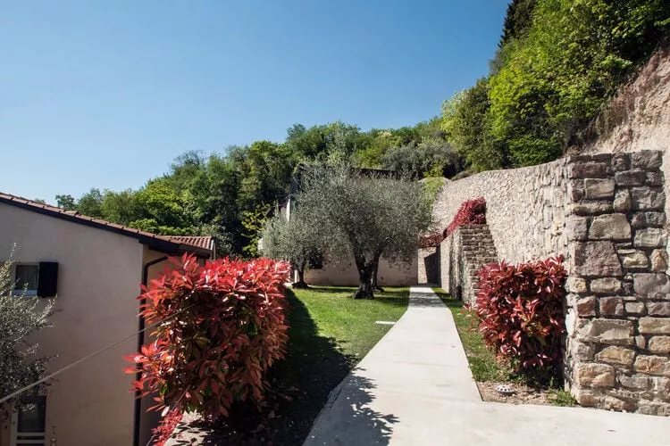Residence Nautic Resort San Carlo Gargnano-casa san carlo-Buitenkant zomer