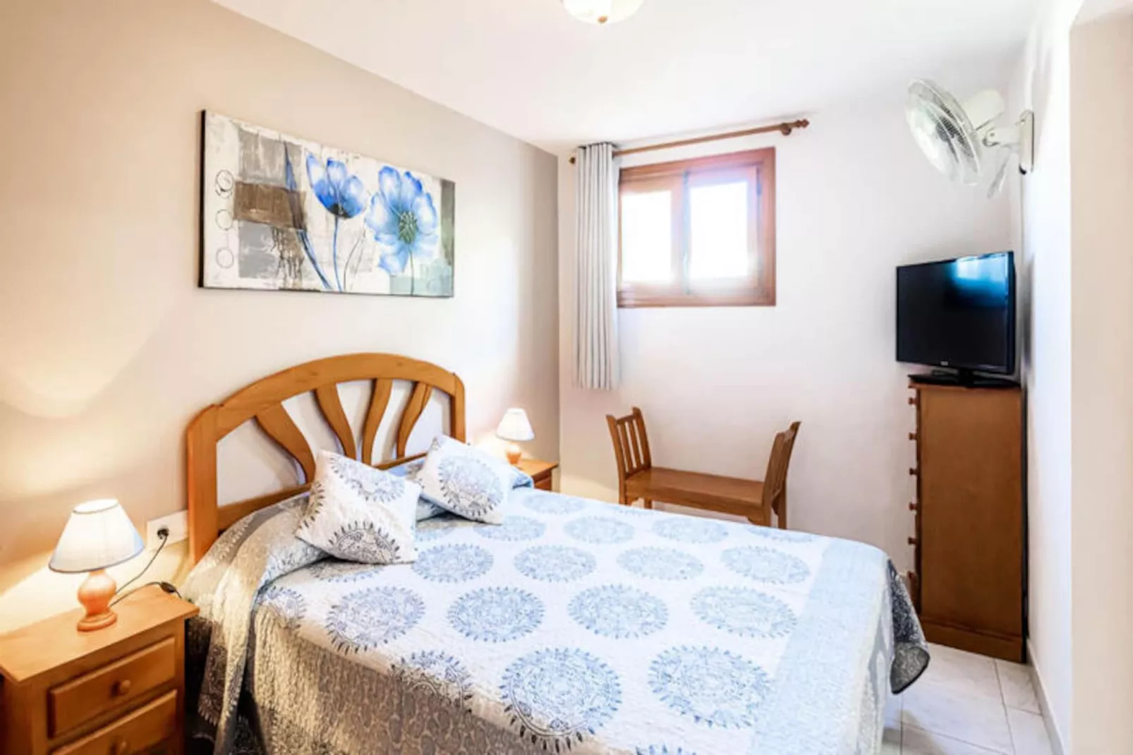 Maison à Son Bou-Image-tags.