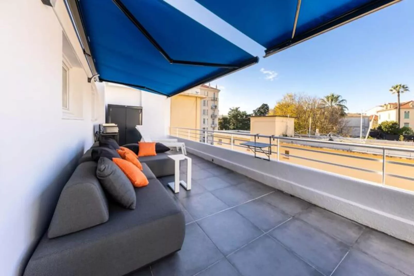 06az - Appartement Avec Terrasse 10min Du Palais-Image-tags.