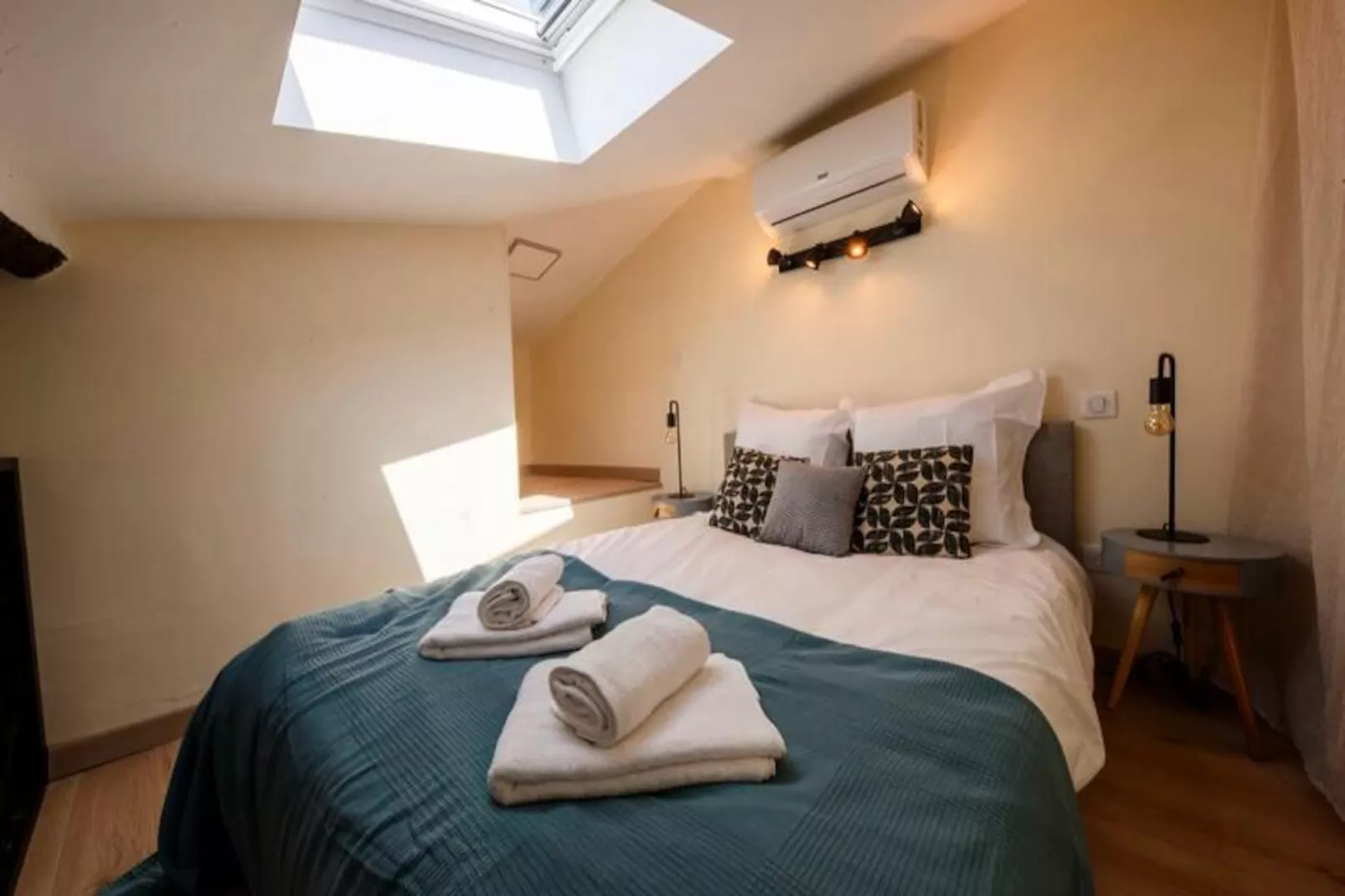 06a2 - Cœur Du Vieux Nice: Bel Appartement Rénové-Image-tags.