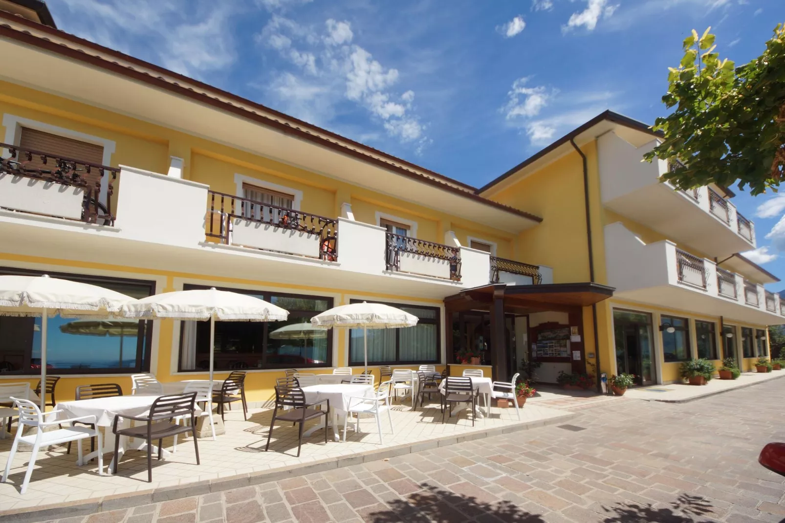 Residence La Rotonda, Tignale-bilo A4-Buitenkant zomer