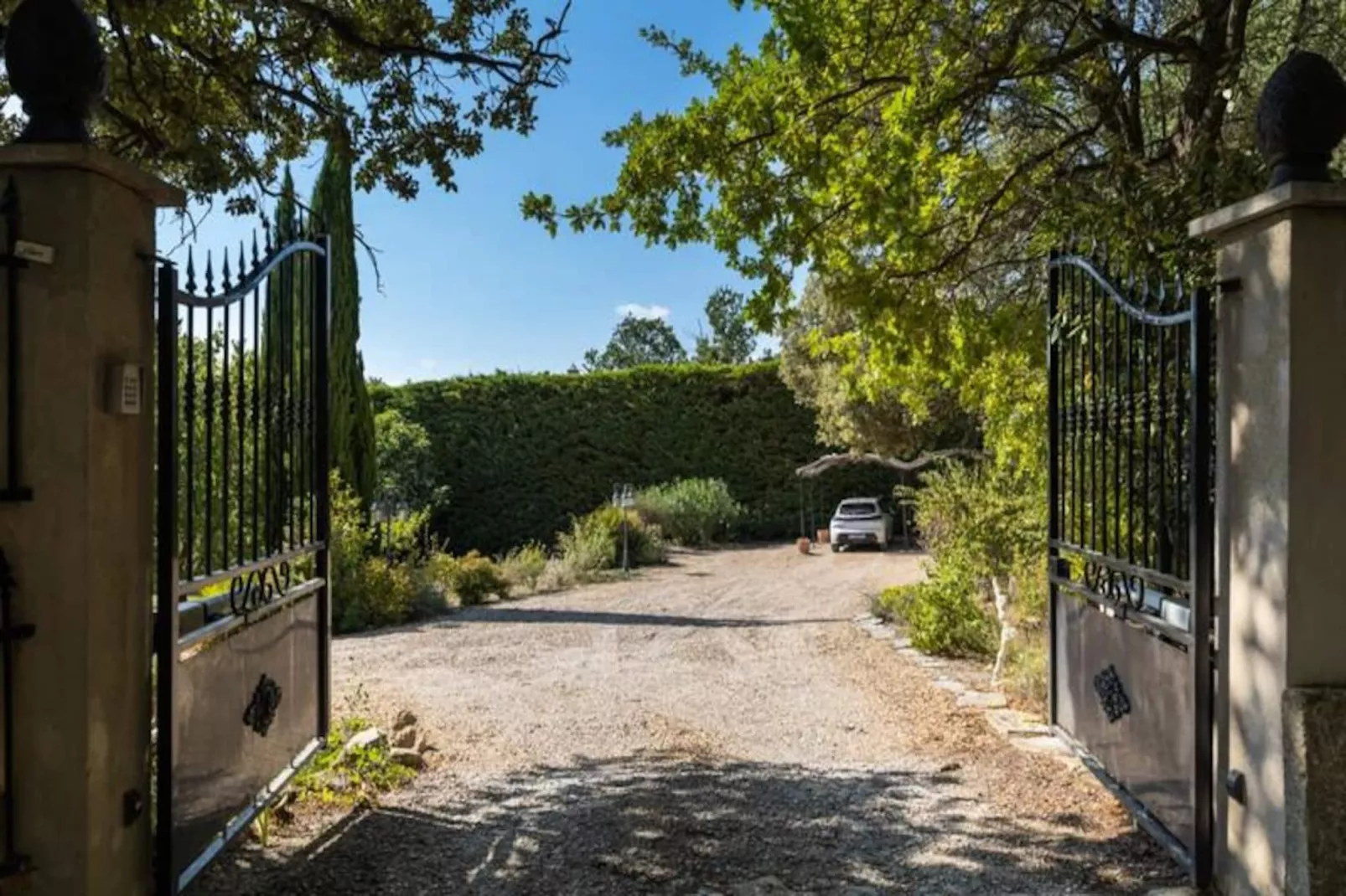 La Ch&ecirc;neraie. Proche Alpilles Et Luberon, Piscine Chauff&eacute;e-Image-tags.