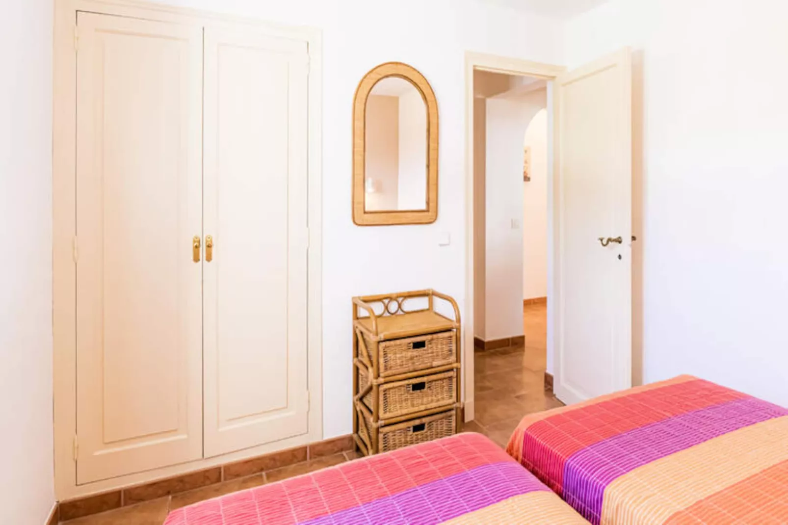 Maison à Son Bou-Image-tags.