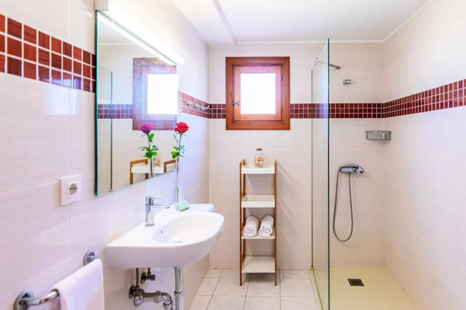 Maison à Son Bou-Image-tags.