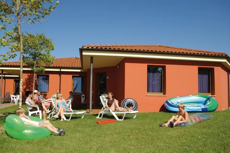 Holiday park Bella Italia, Peschiera-Oleandro-Buitenkant zomer