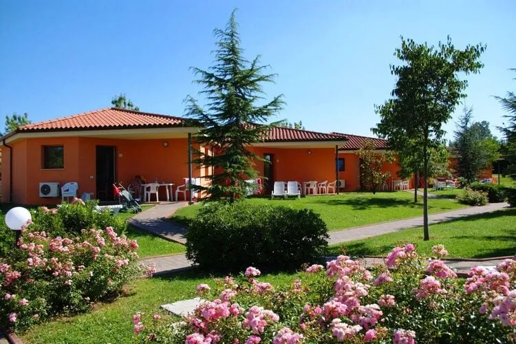 Holiday park Bella Italia, Peschiera-Oleandro-Buitenkant zomer