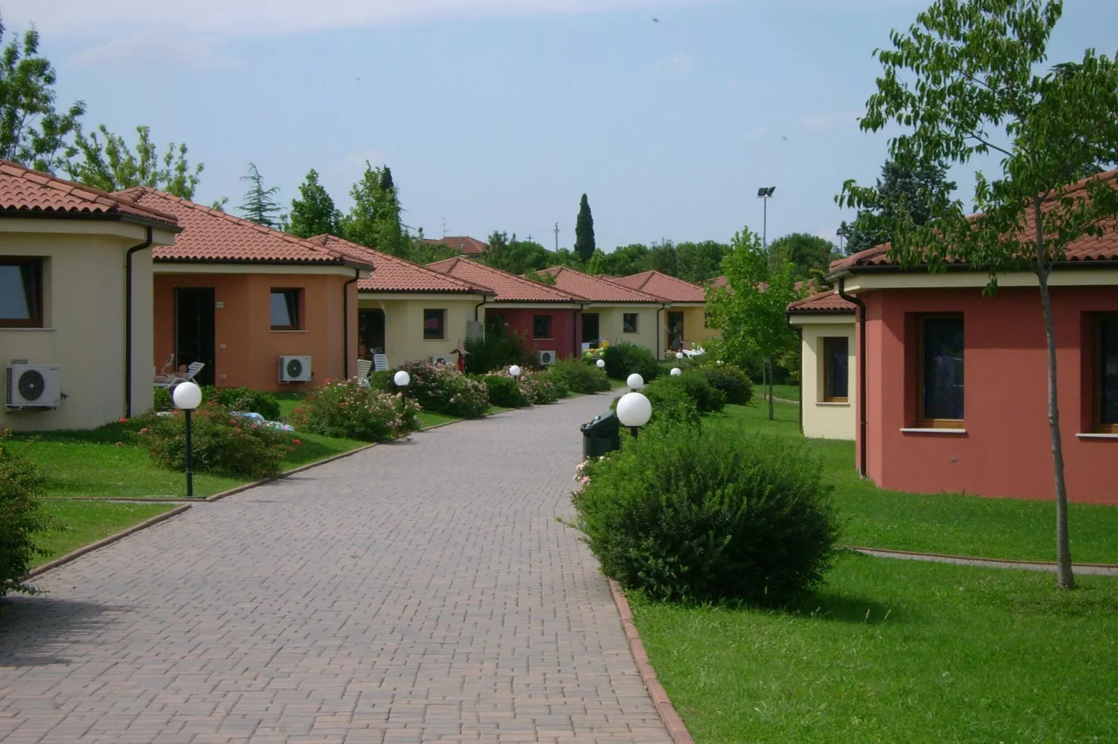 Holiday park Bella Italia, Peschiera-Oleandro-Buitenkant zomer