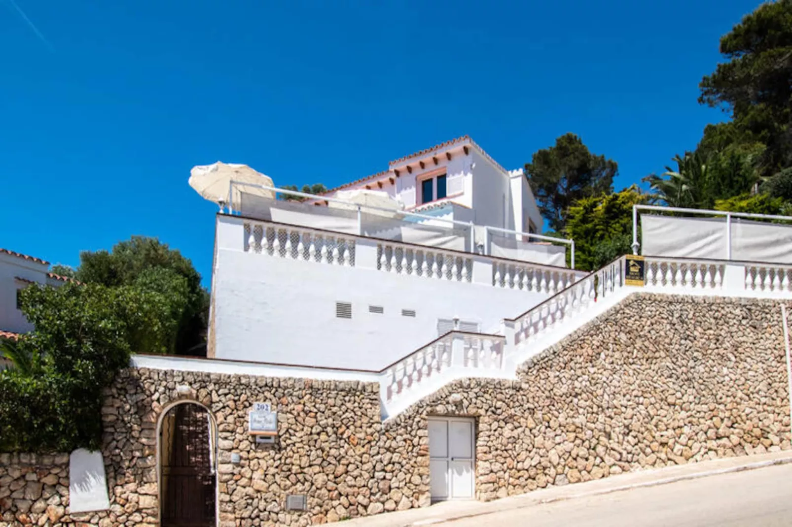 Maison à Son Bou-Image-tags.