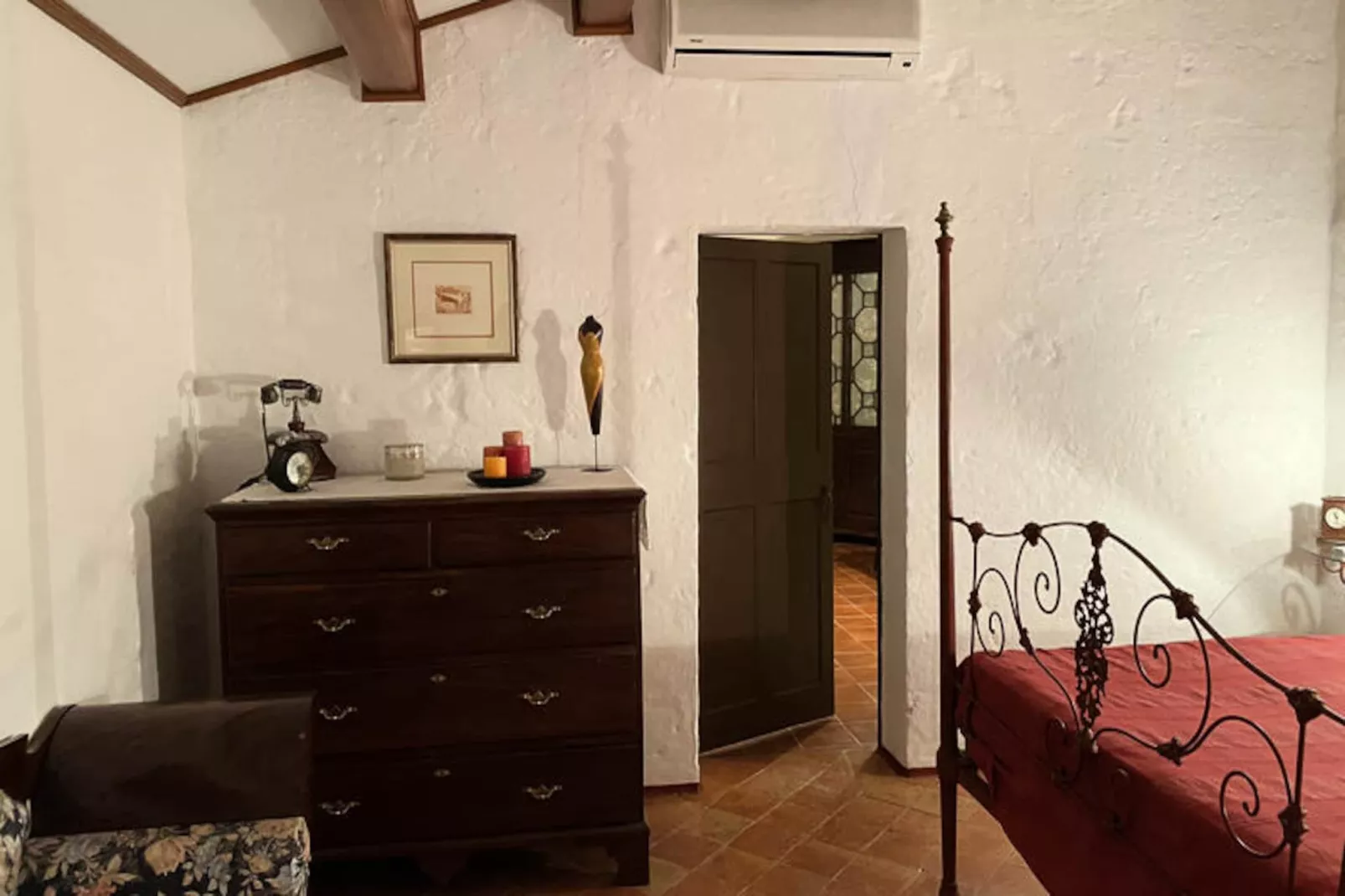 Maison à Son Bou-Image-tags.