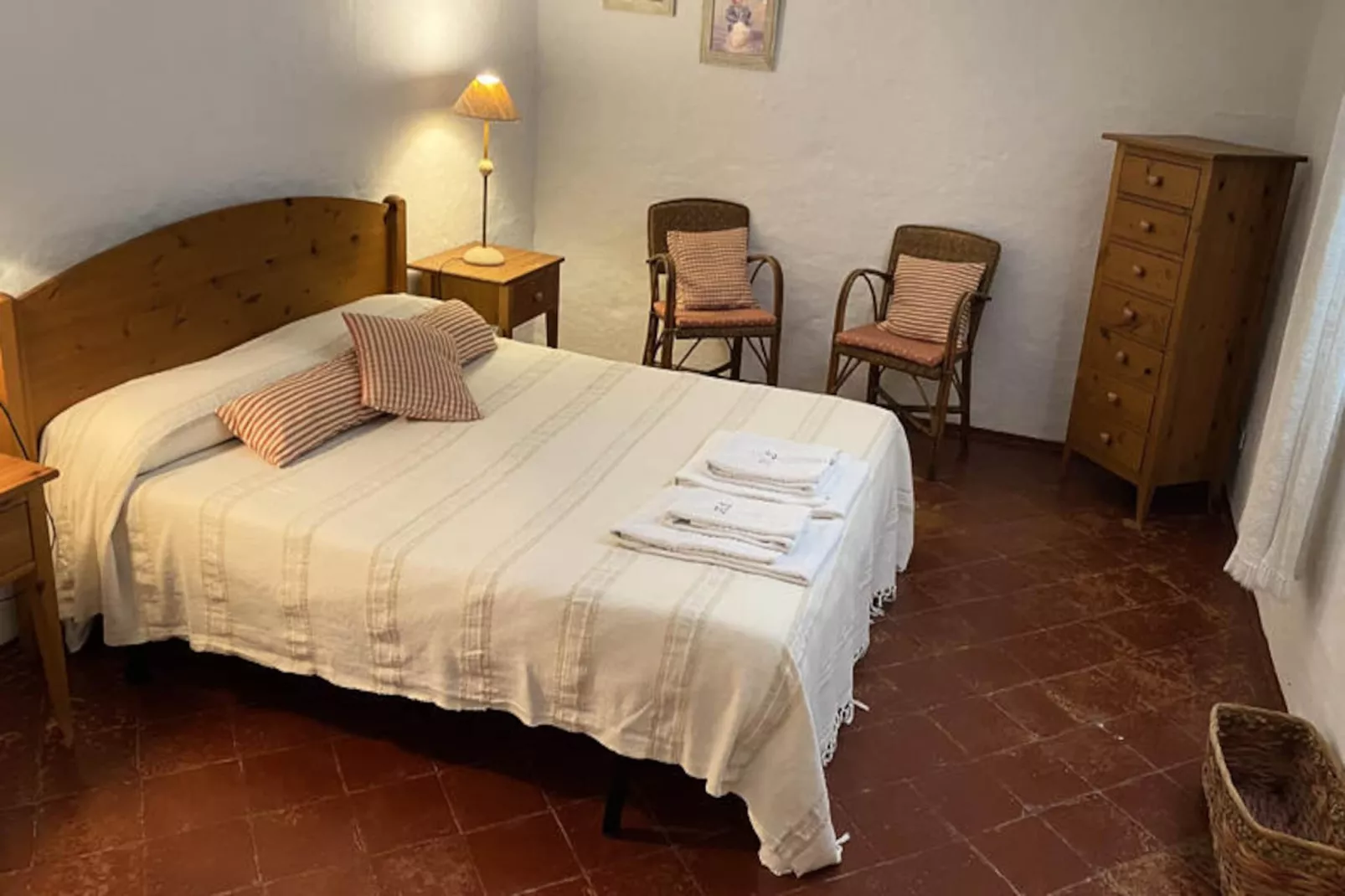 Maison à Son Bou-Image-tags.