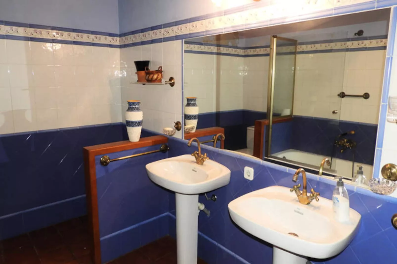 Maison à Son Bou-Image-tags.