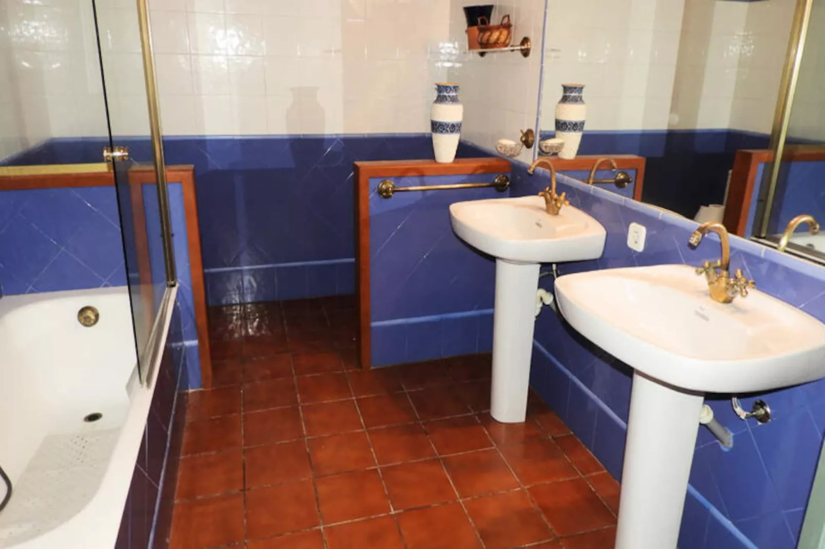 Maison à Son Bou-Image-tags.