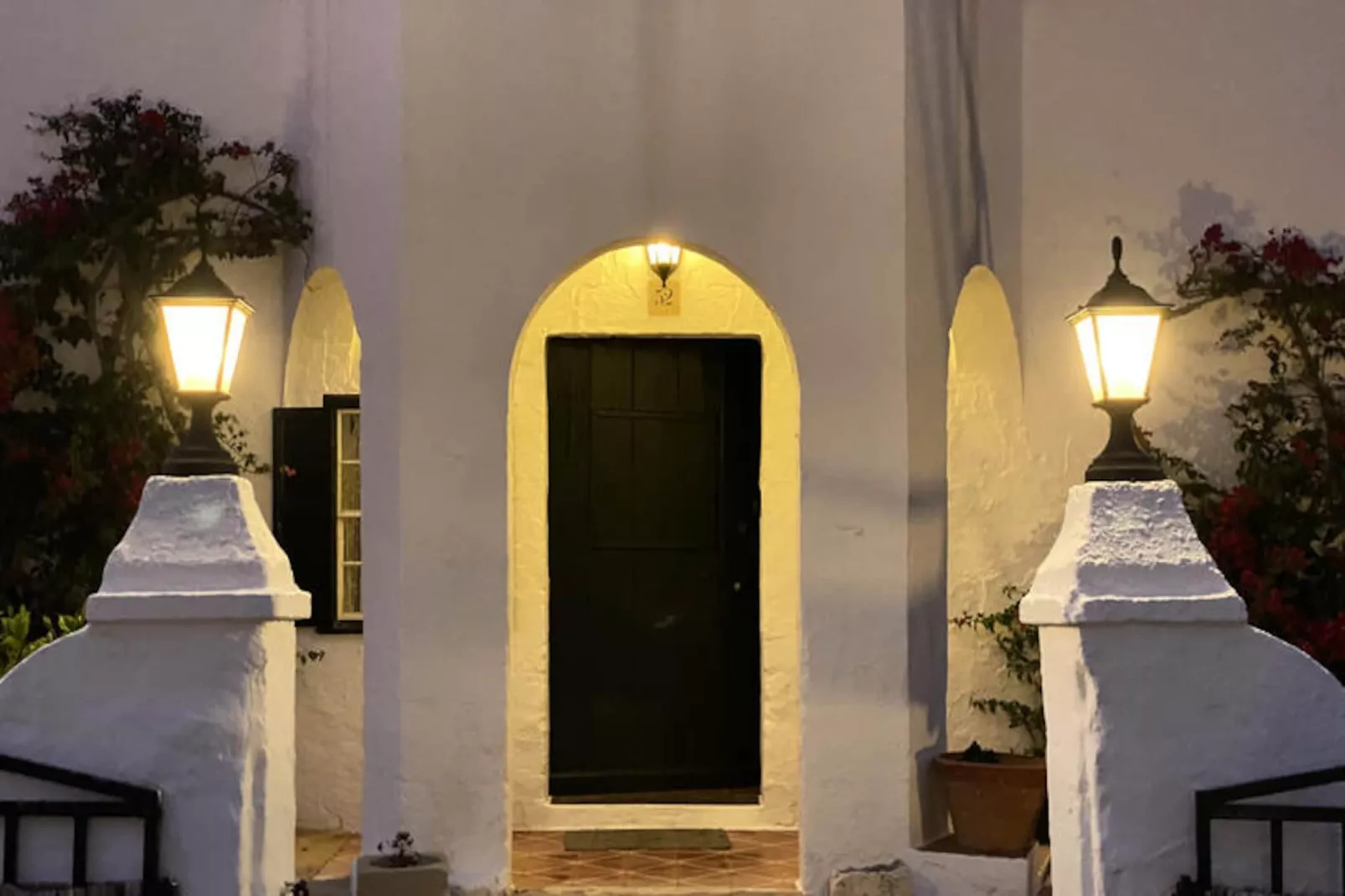 Maison à Son Bou-Image-tags.