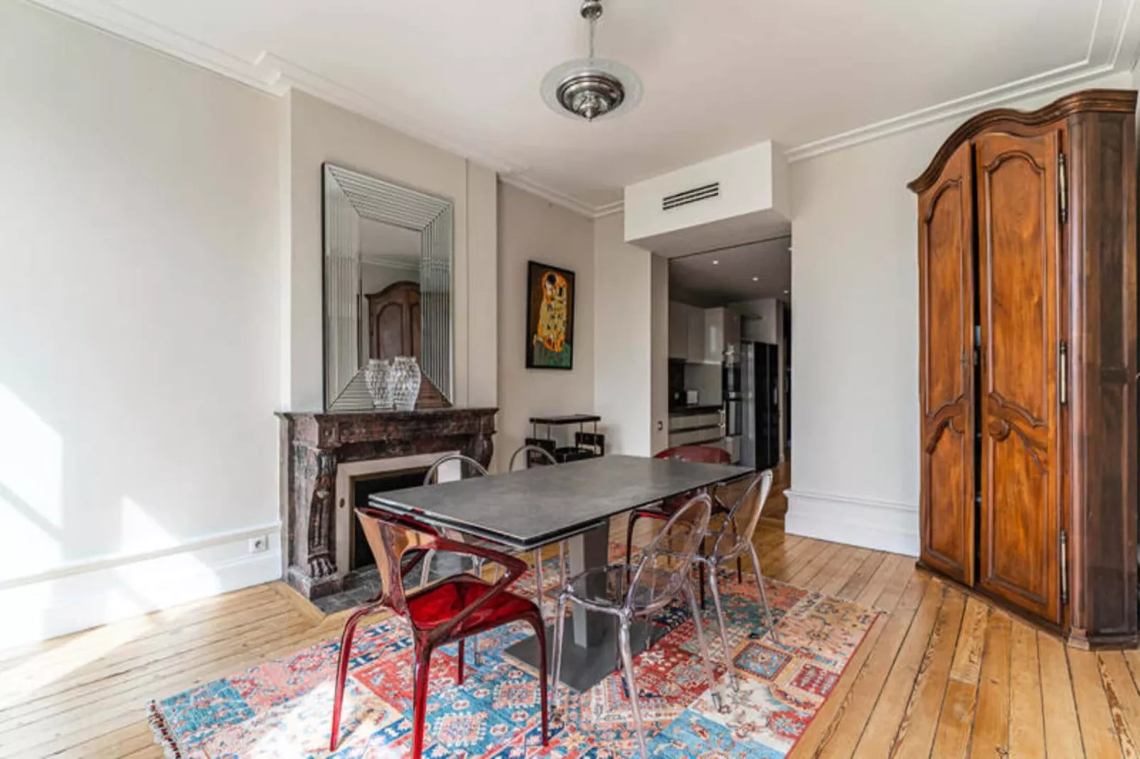 Appartement Prestations Haut Standing Avec Vue Sur La Place De La Bourse