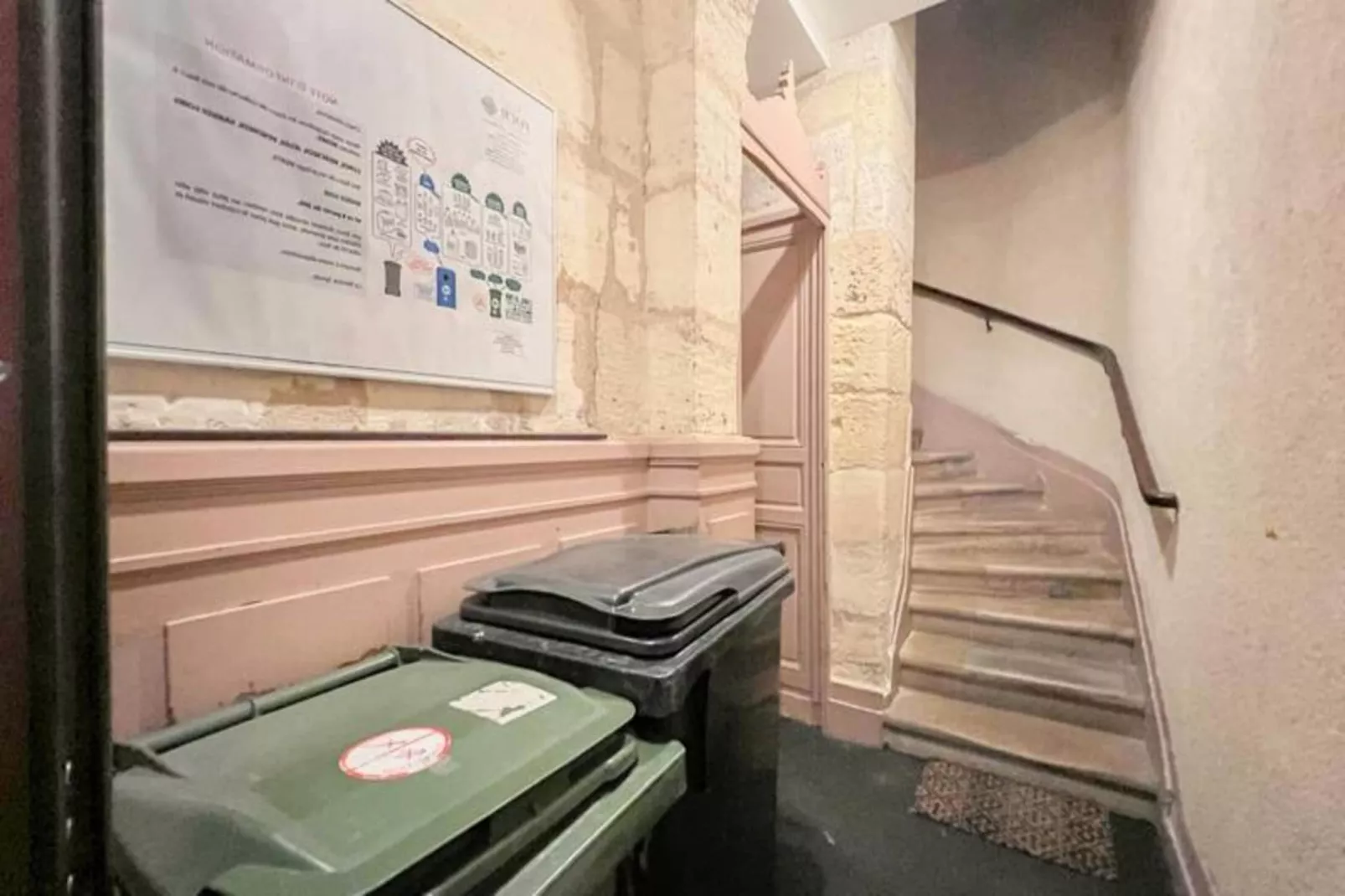 Appartement De Haut Standing Authentique Situ&eacute; Au Coeur Du Triangle D'or